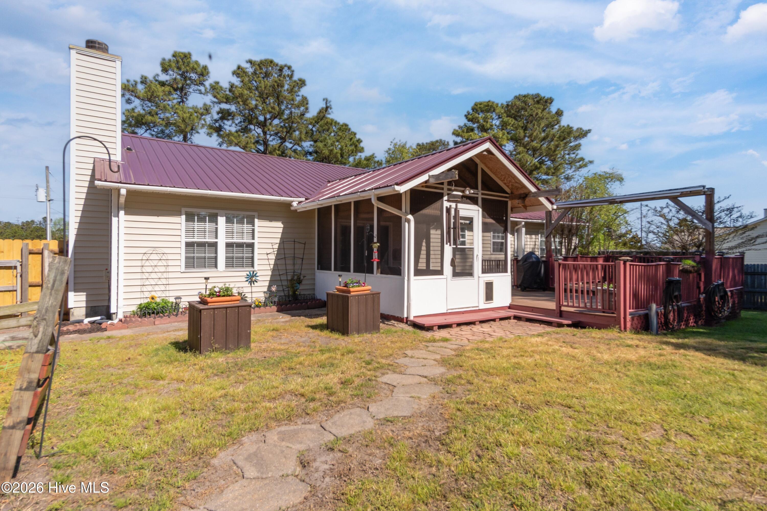 100564108 | Photo 36