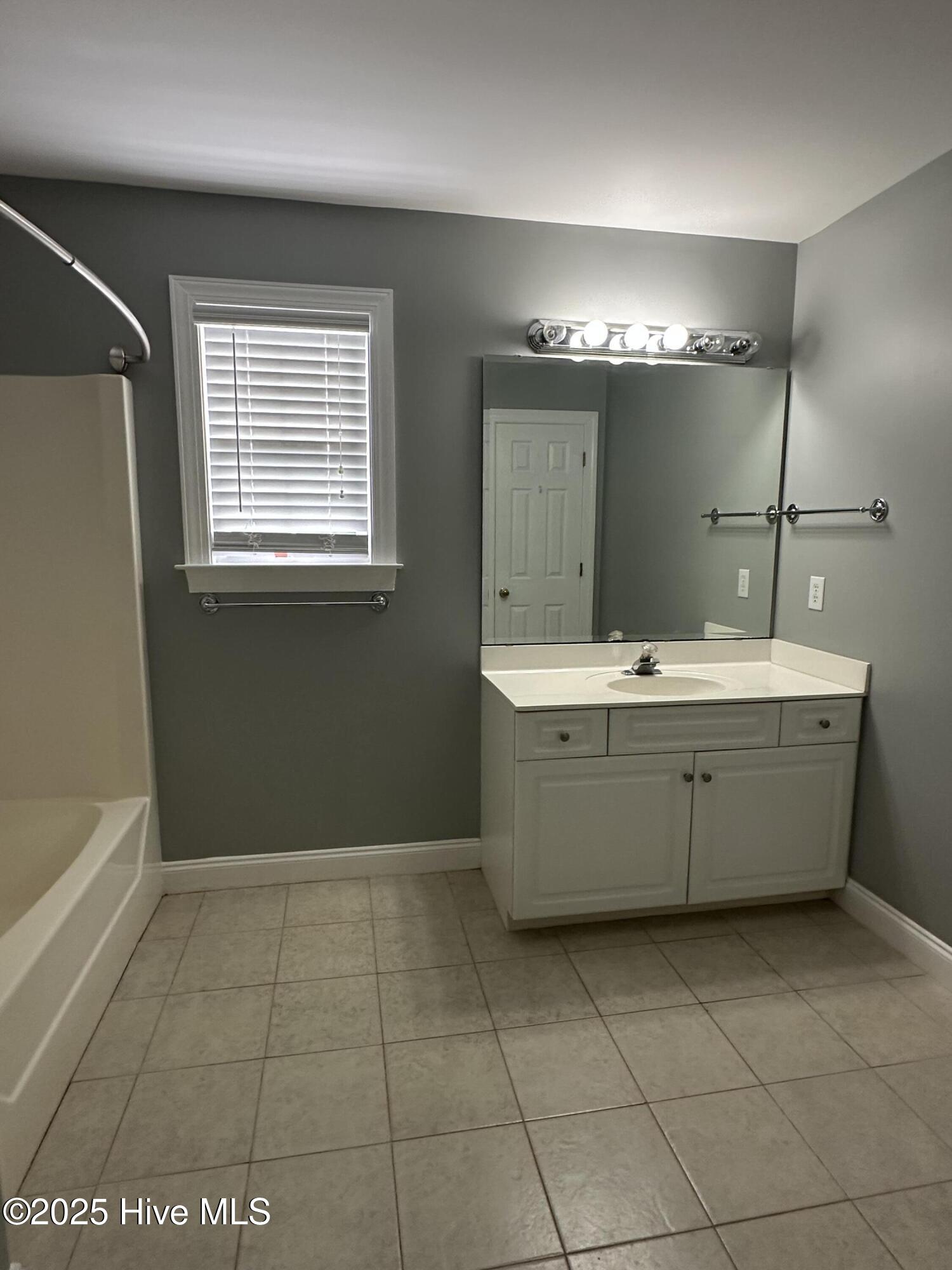 100524744 | Photo 26