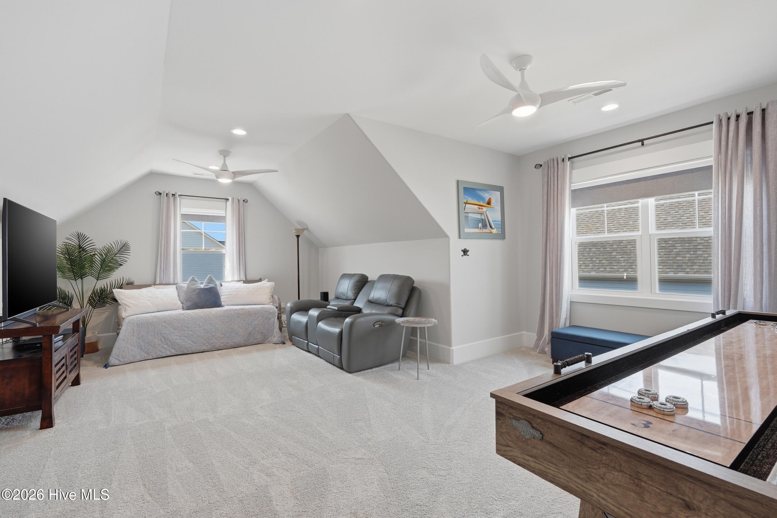 100567484 | Photo 46