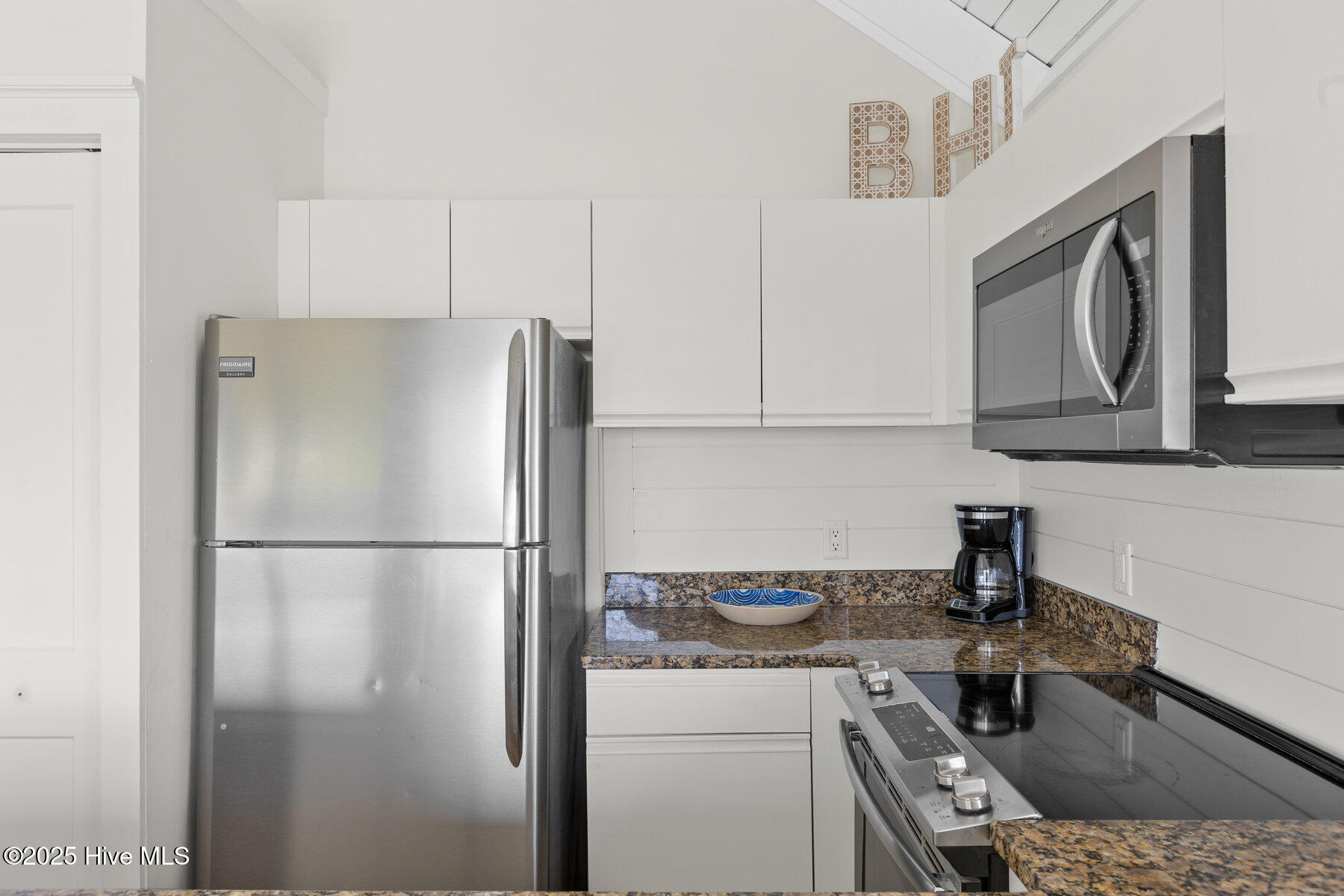 100540785 | Photo 21