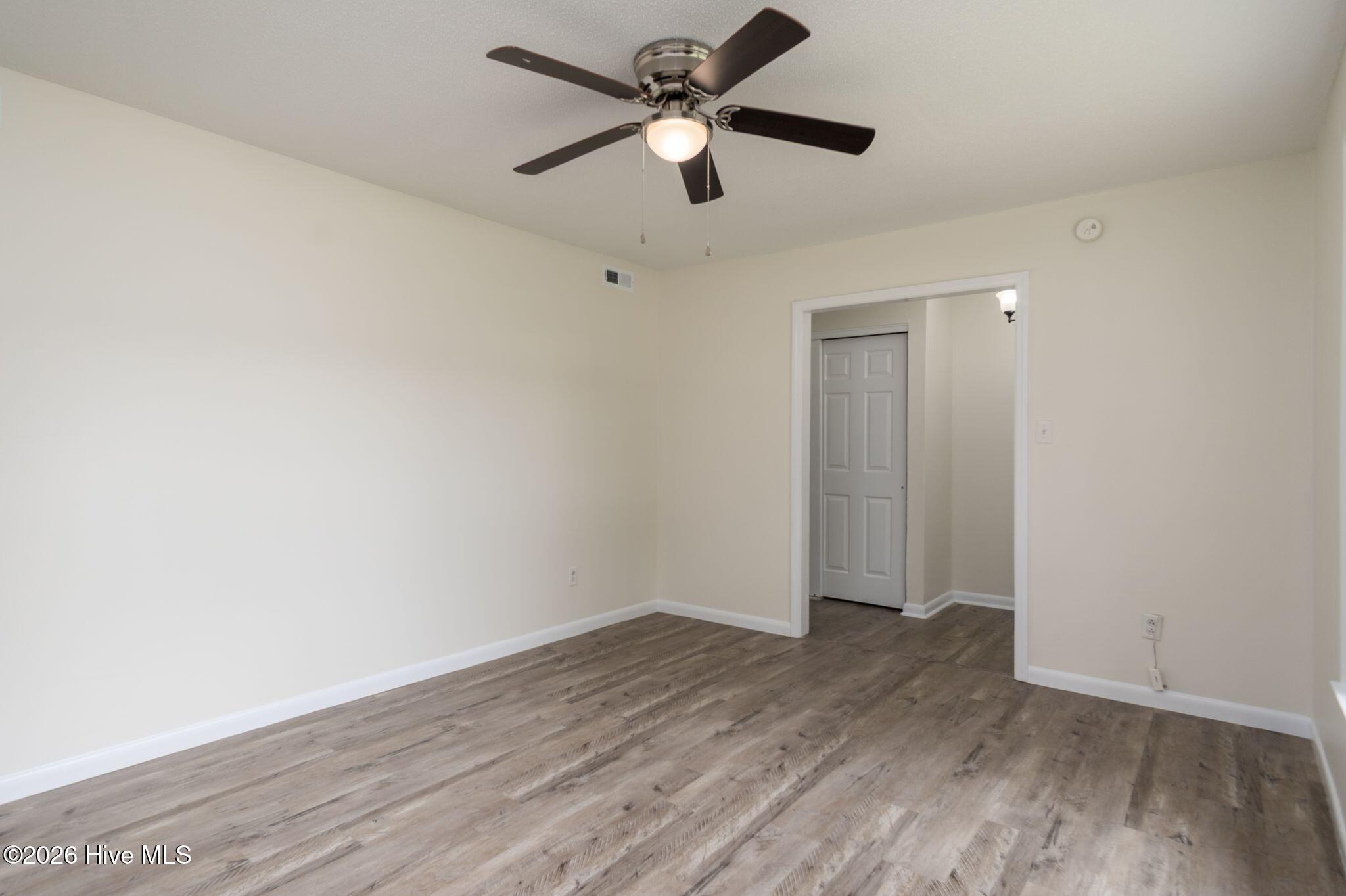 100568369 | Photo 13