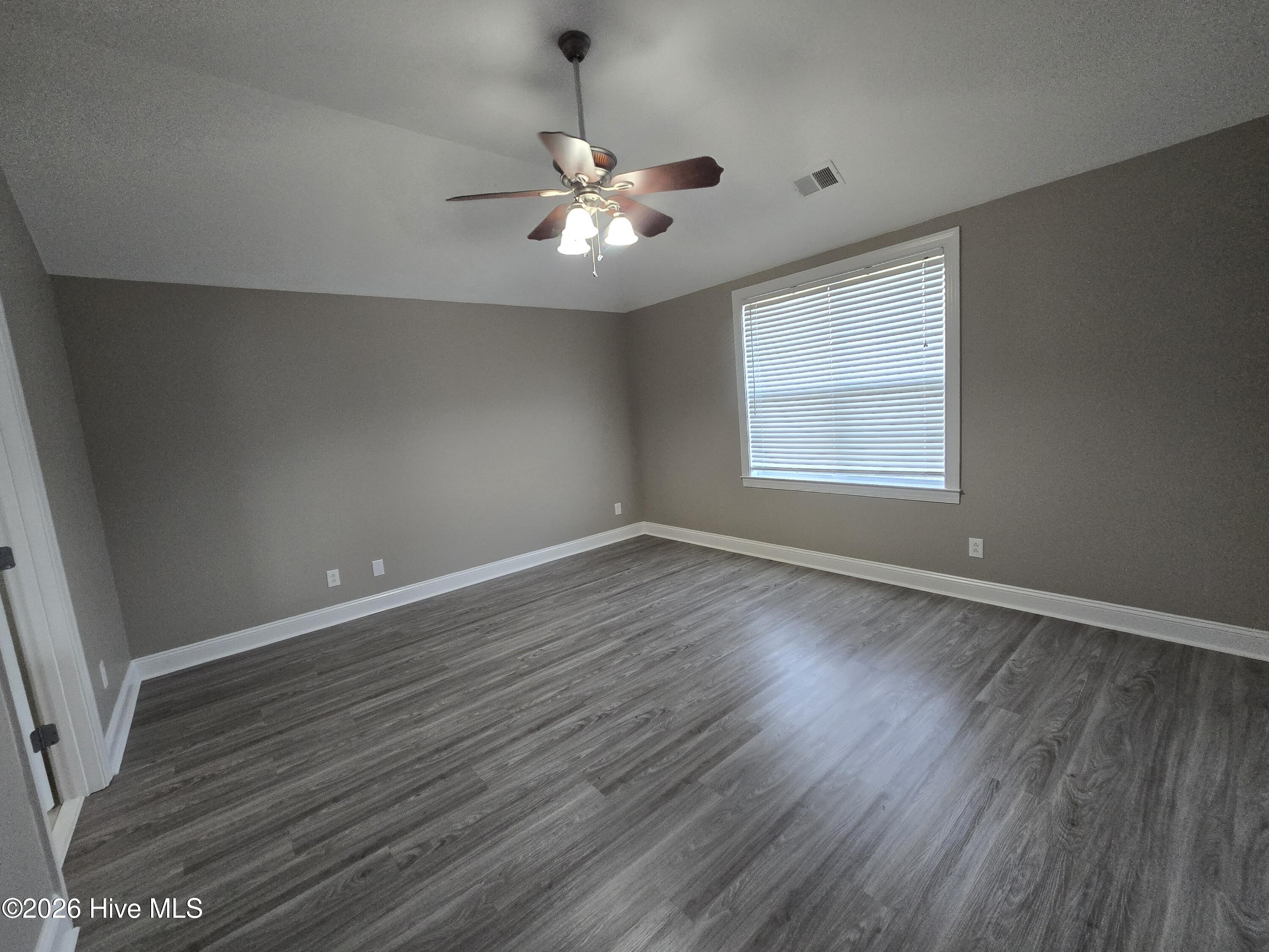 100565502 | Photo 15