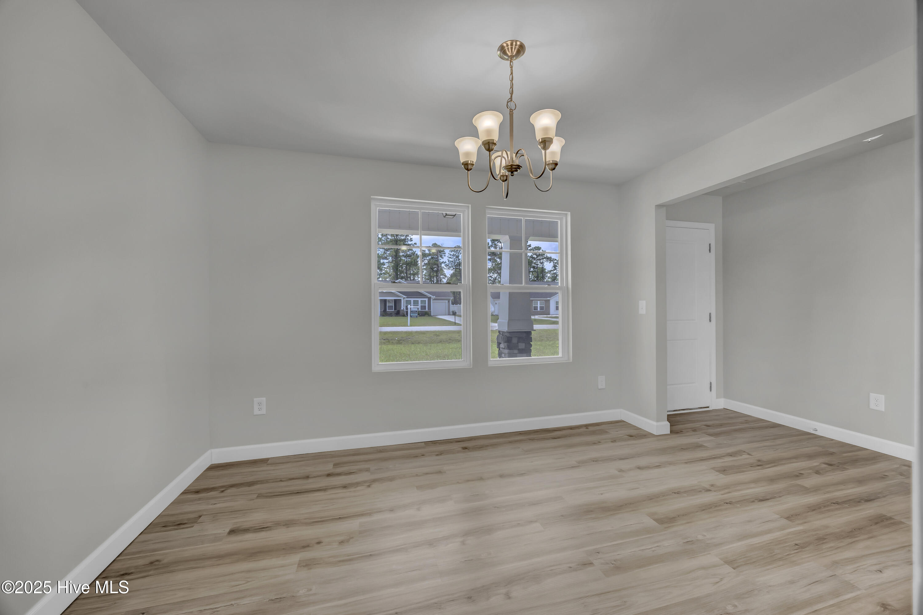 100518131 | Photo 10