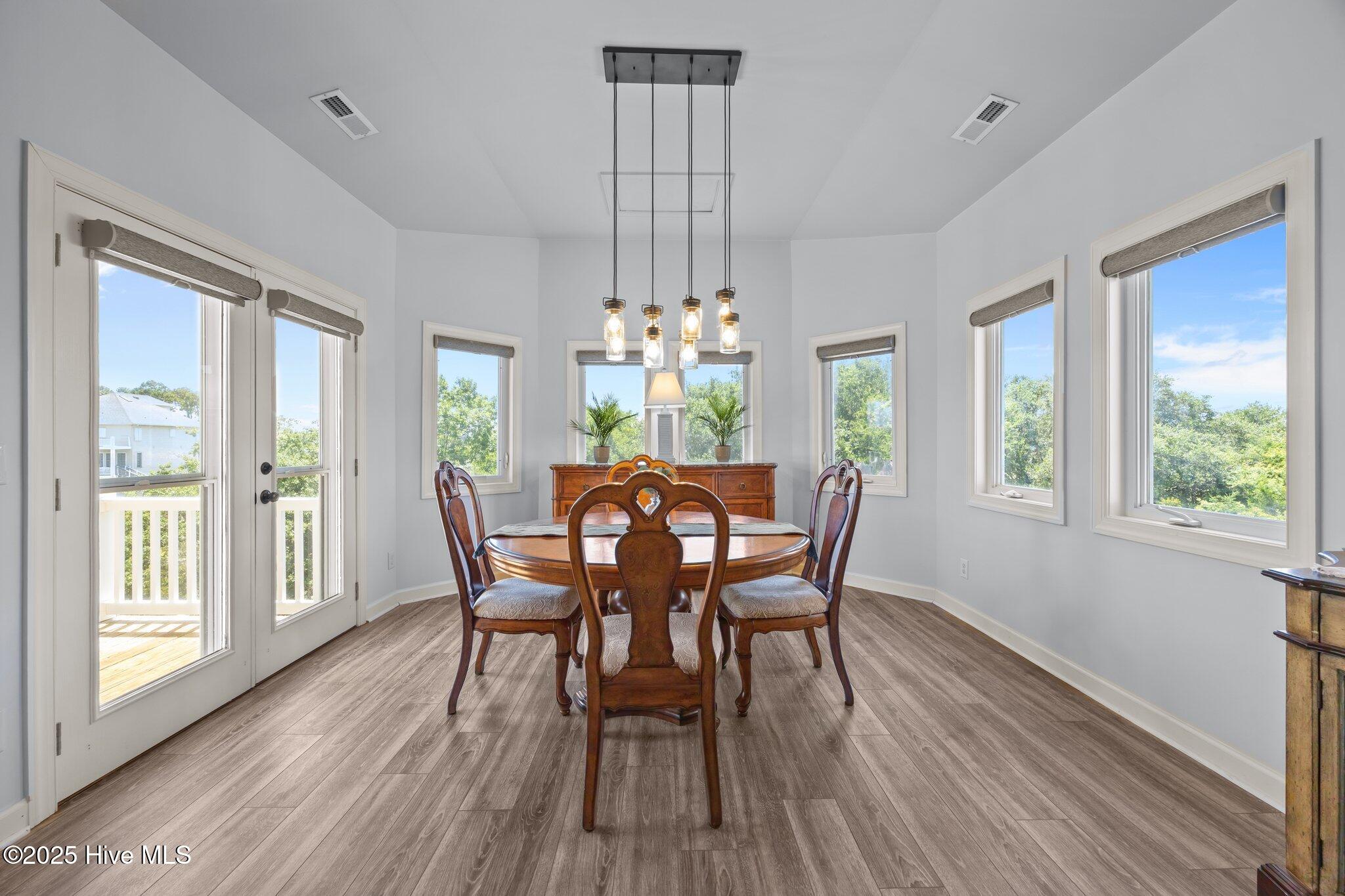 100517402 | Photo 43