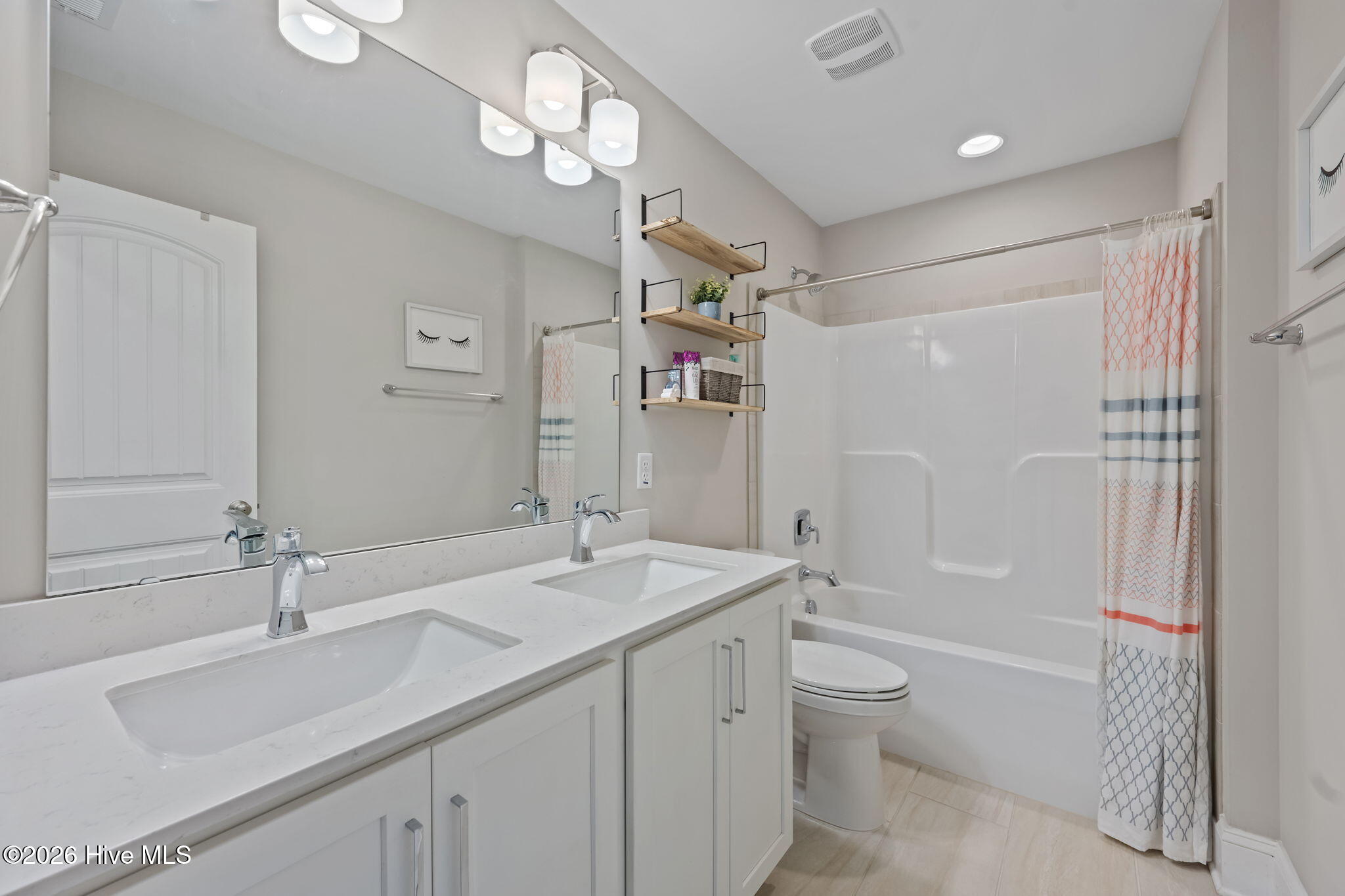 100564361 | Photo 43