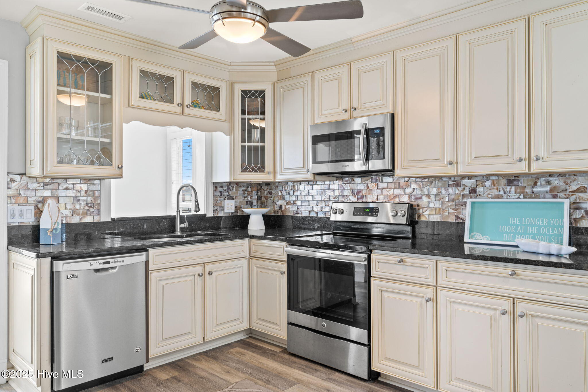 100544859 | Photo 17