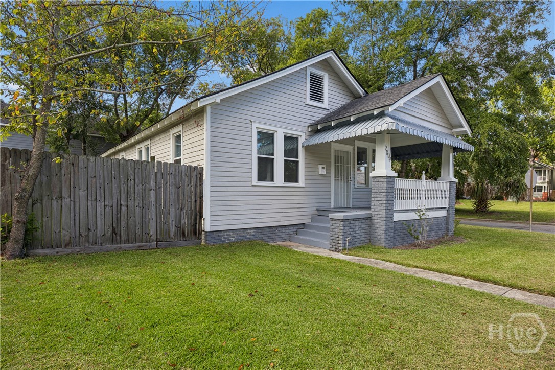 Photo 3 of Single family home for sale at 2009 Atlantic Ave, Savannah, GA 31401 | MLS# SA365726 | Listing updated on 2026-10-06