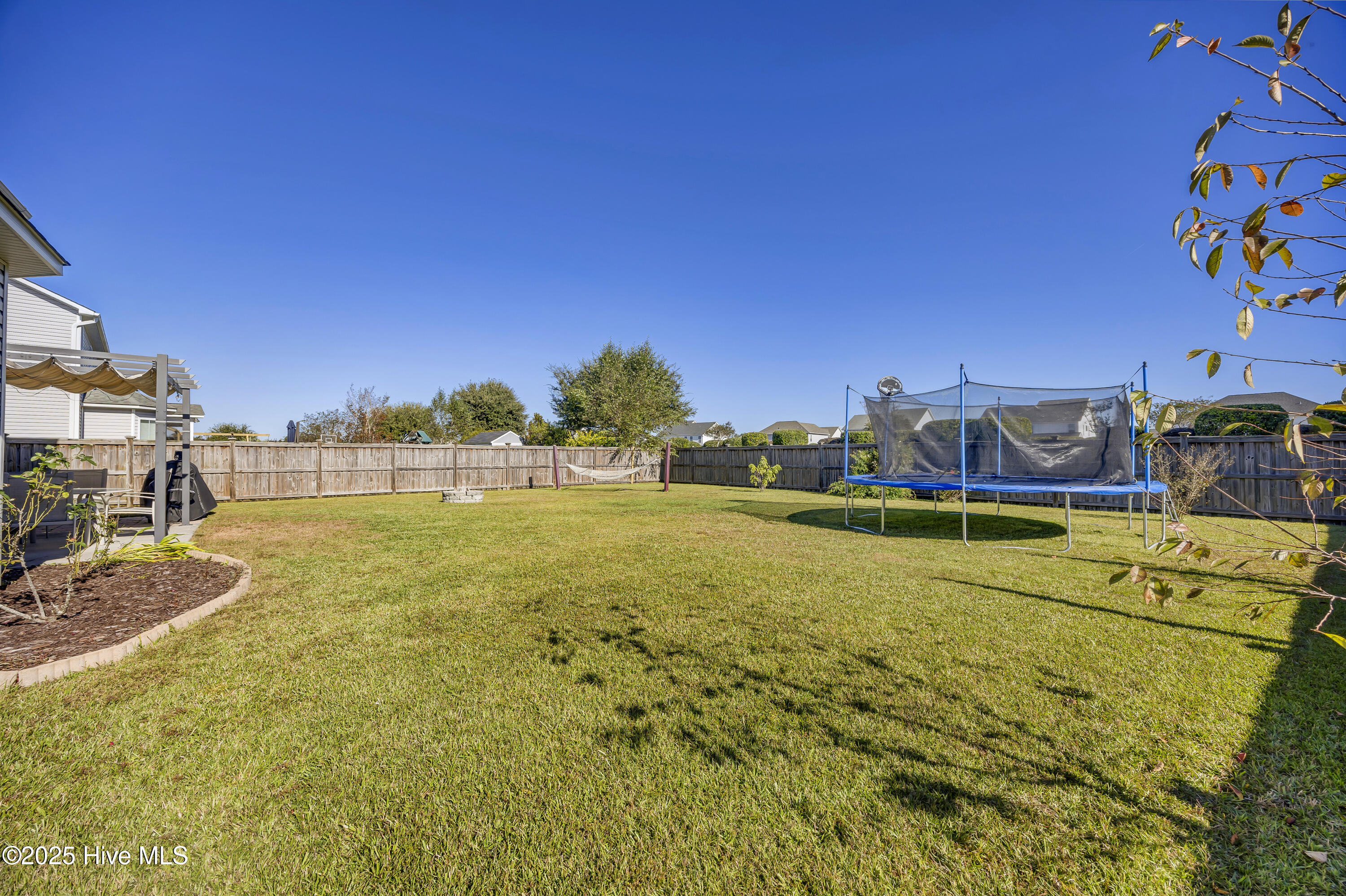 100549704 | Photo 51