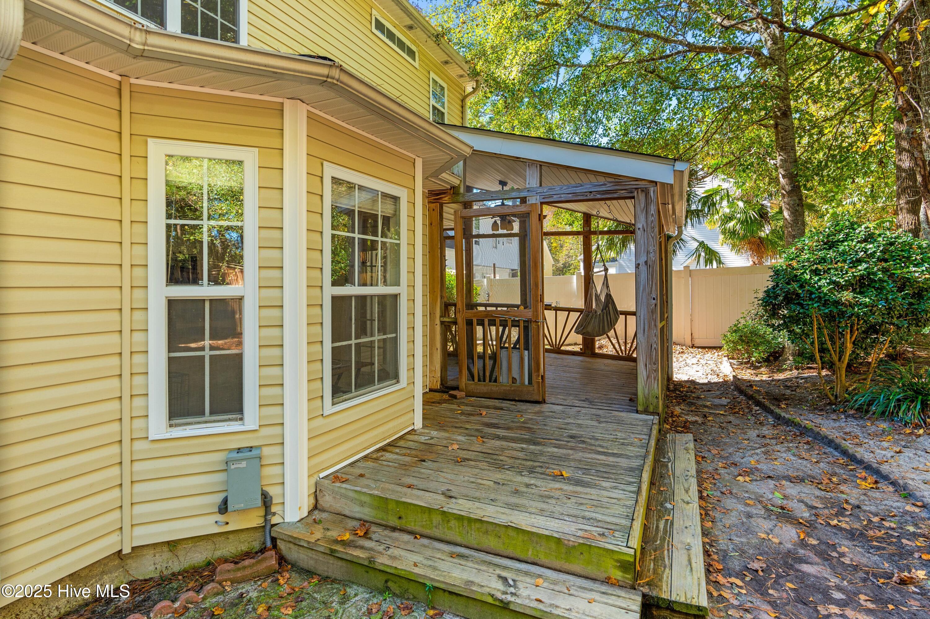 100565121 | Photo 35