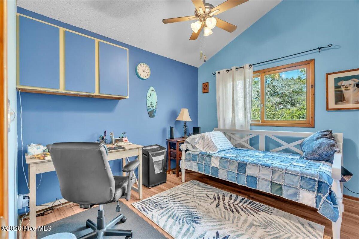 100561735 | Photo 38