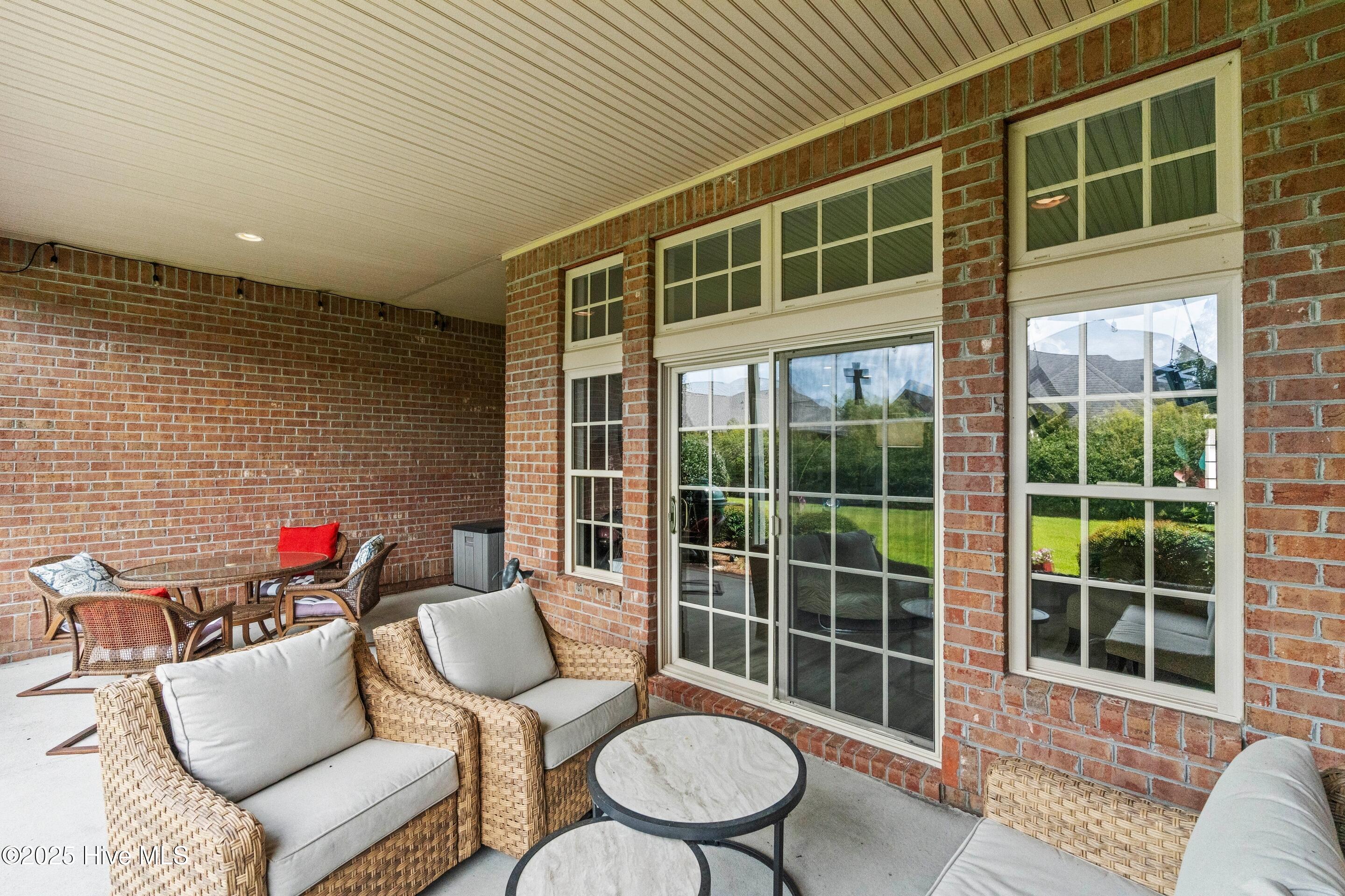 100541104 | Photo 14