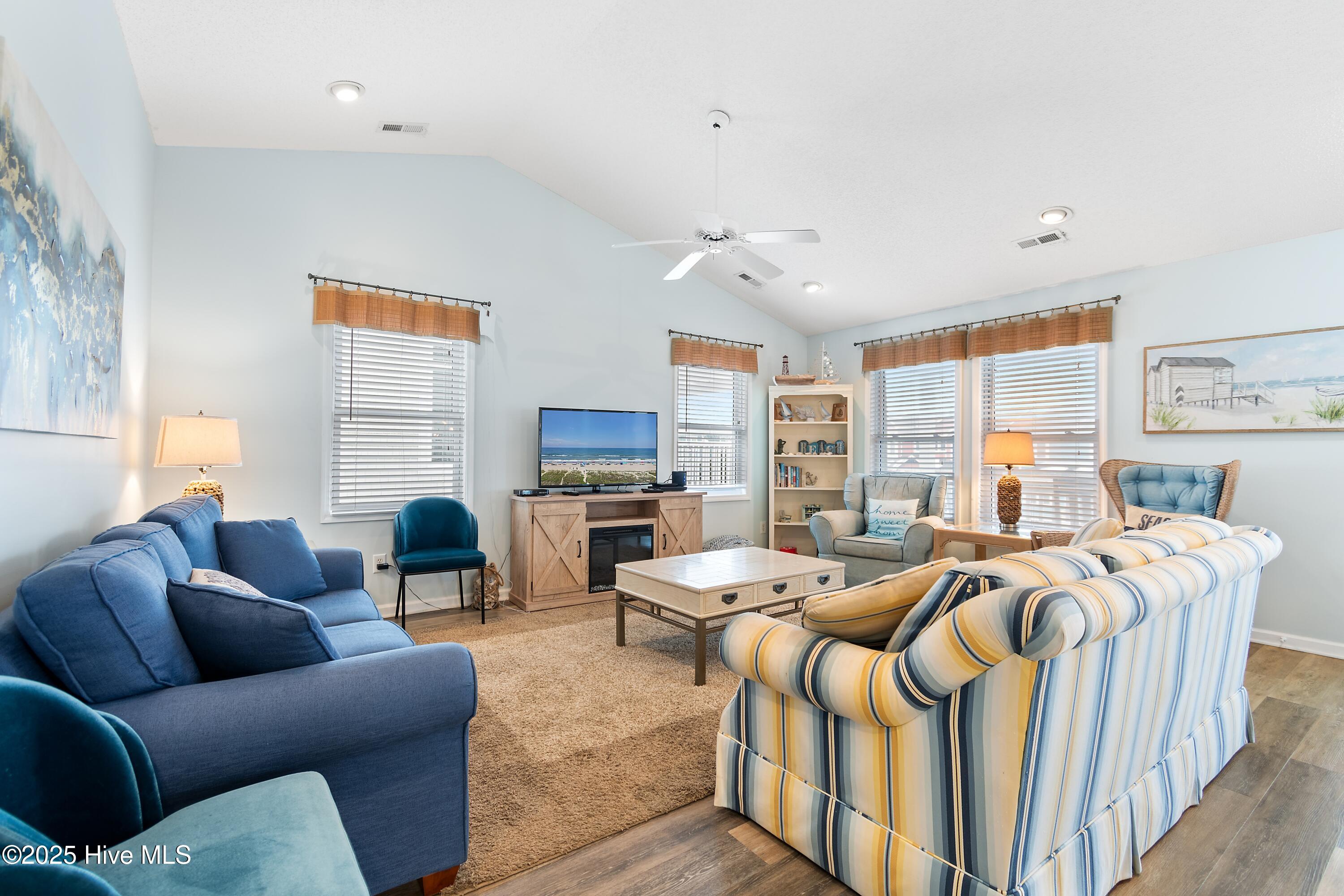 100558310 | Photo 23