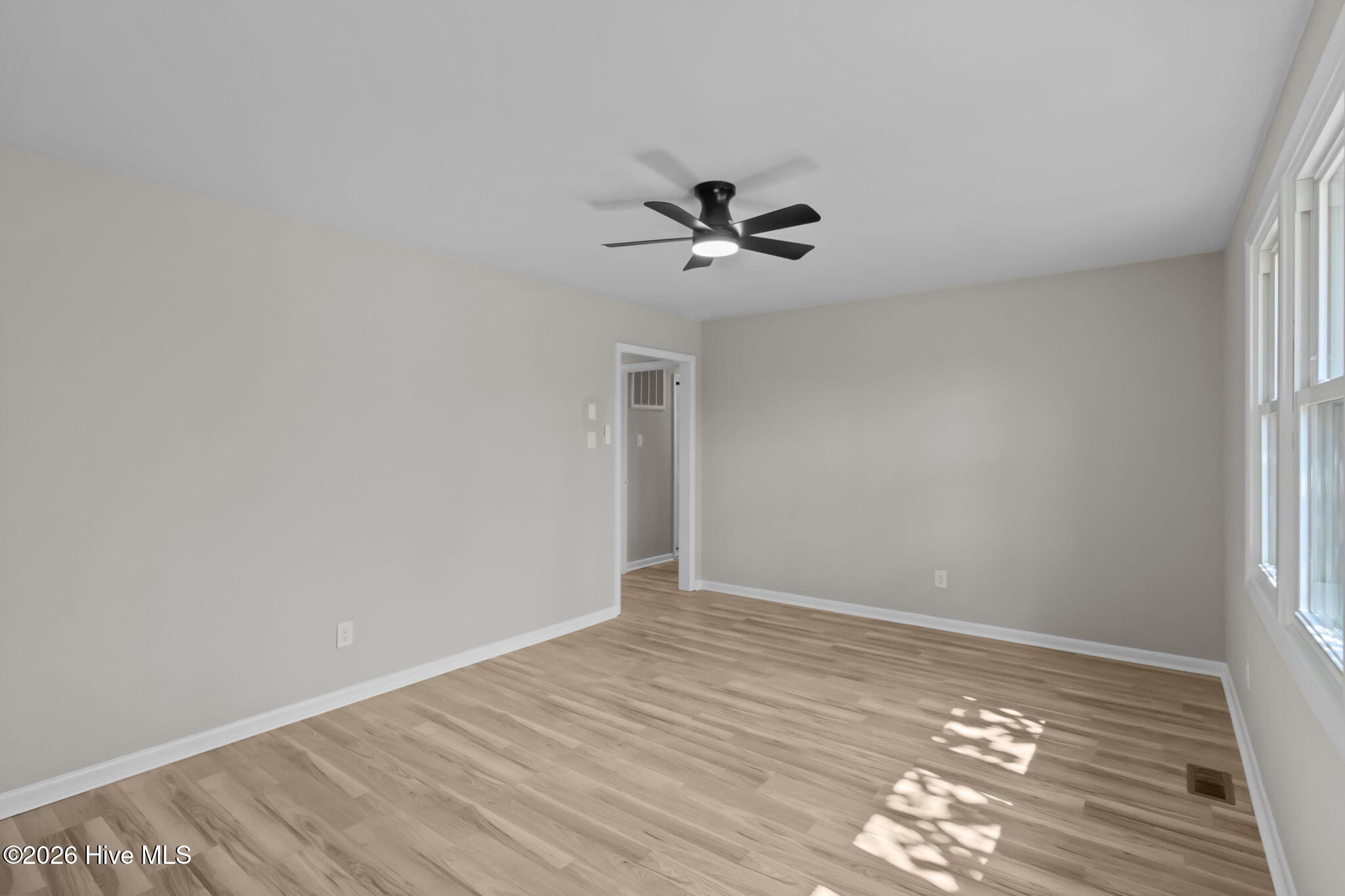 100557666 | Photo 19