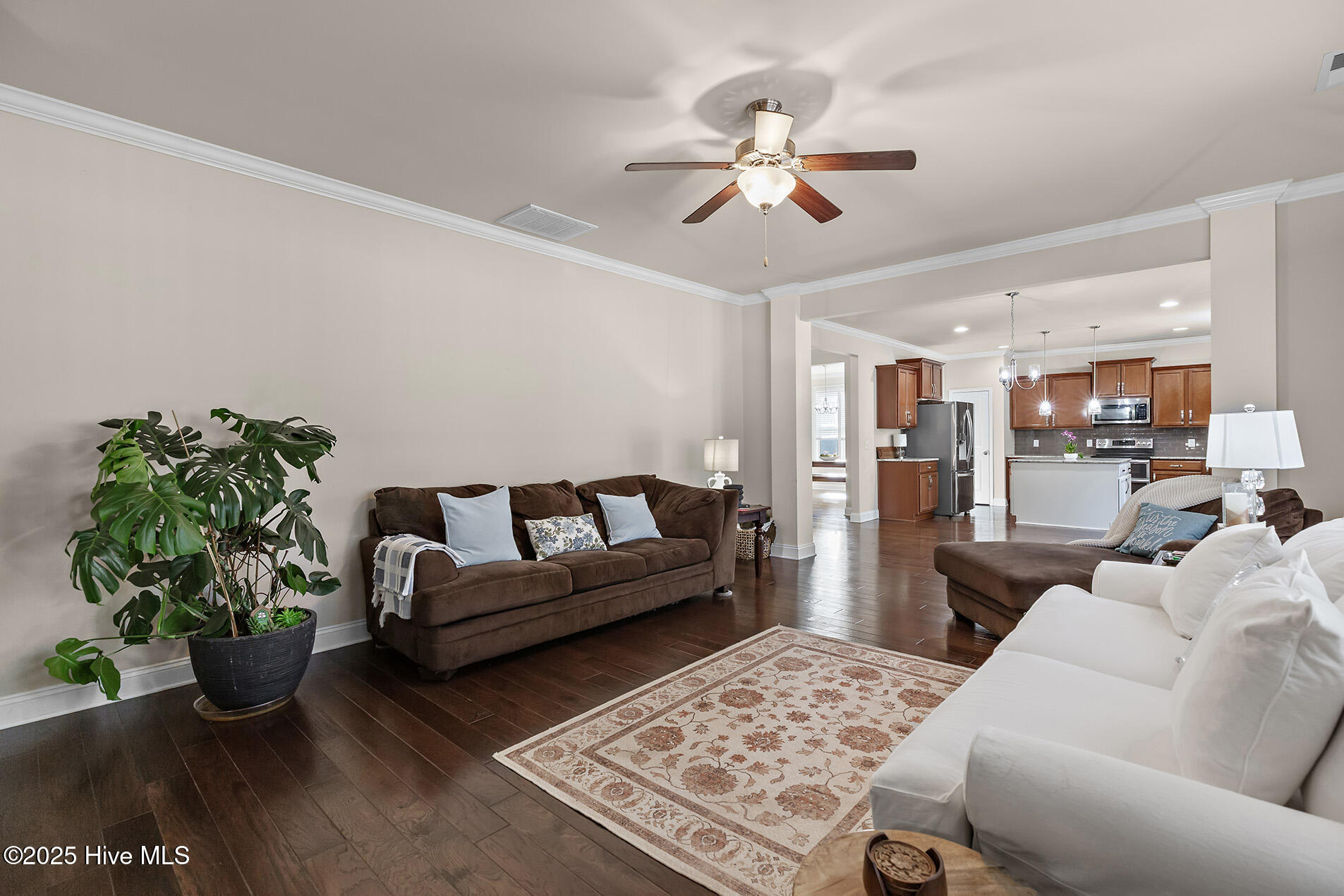 100531047 | Photo 24