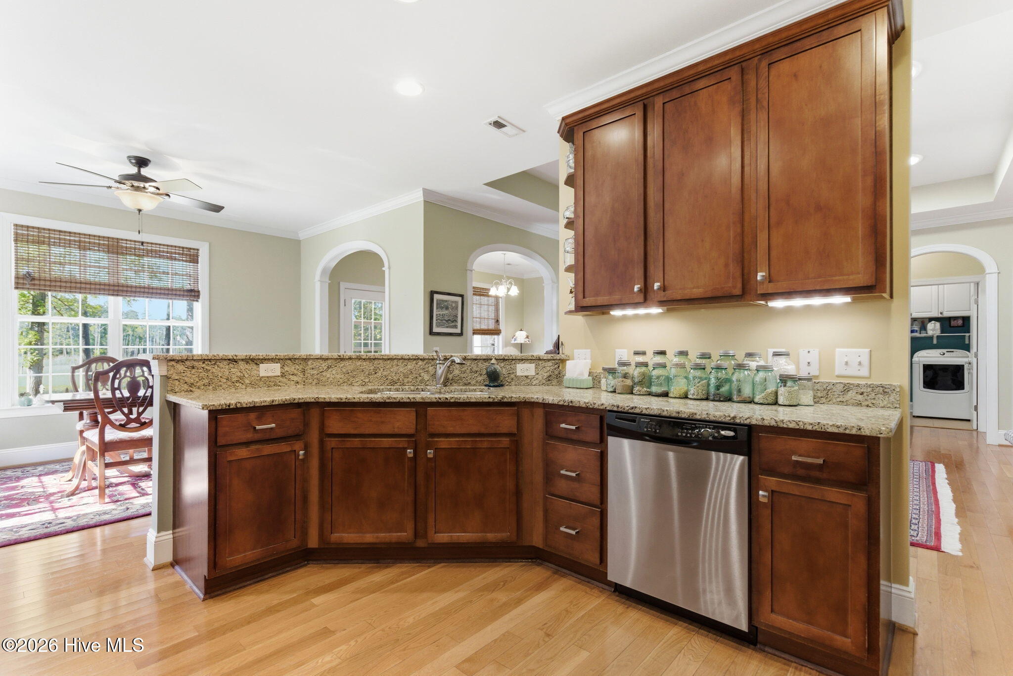 100569410 | Photo 15