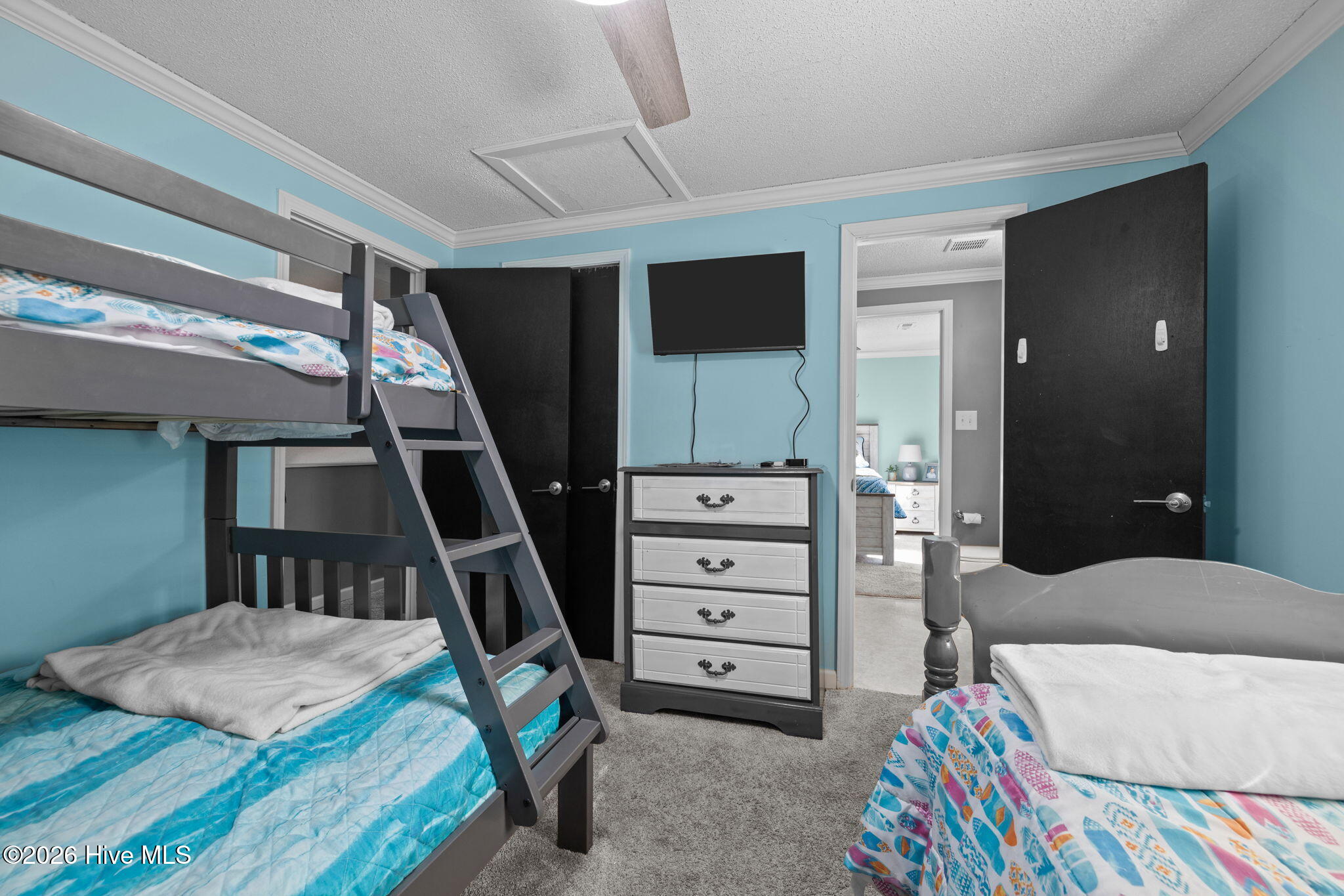 100553016 | Photo 38