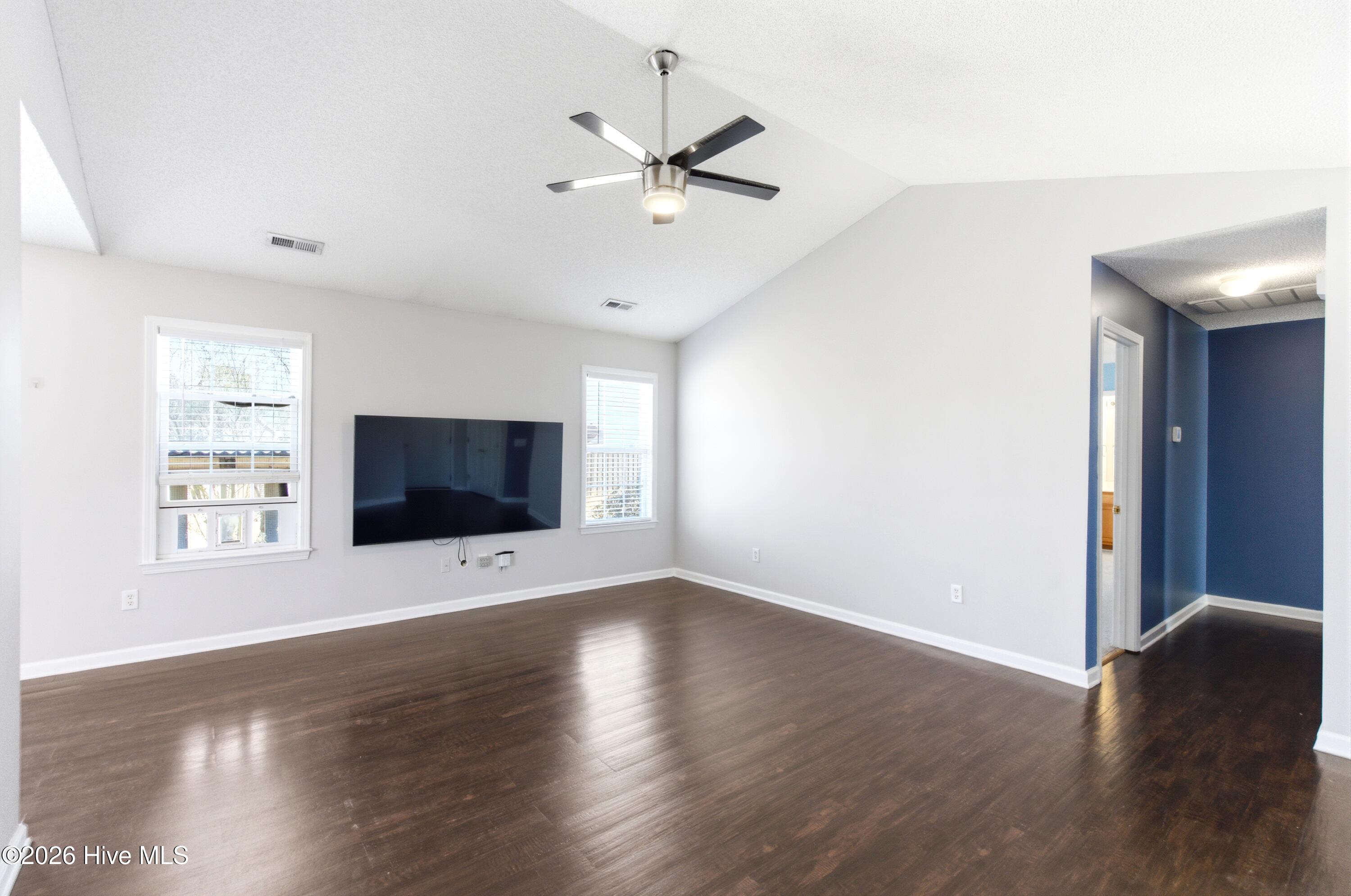 100560348 | Photo 16