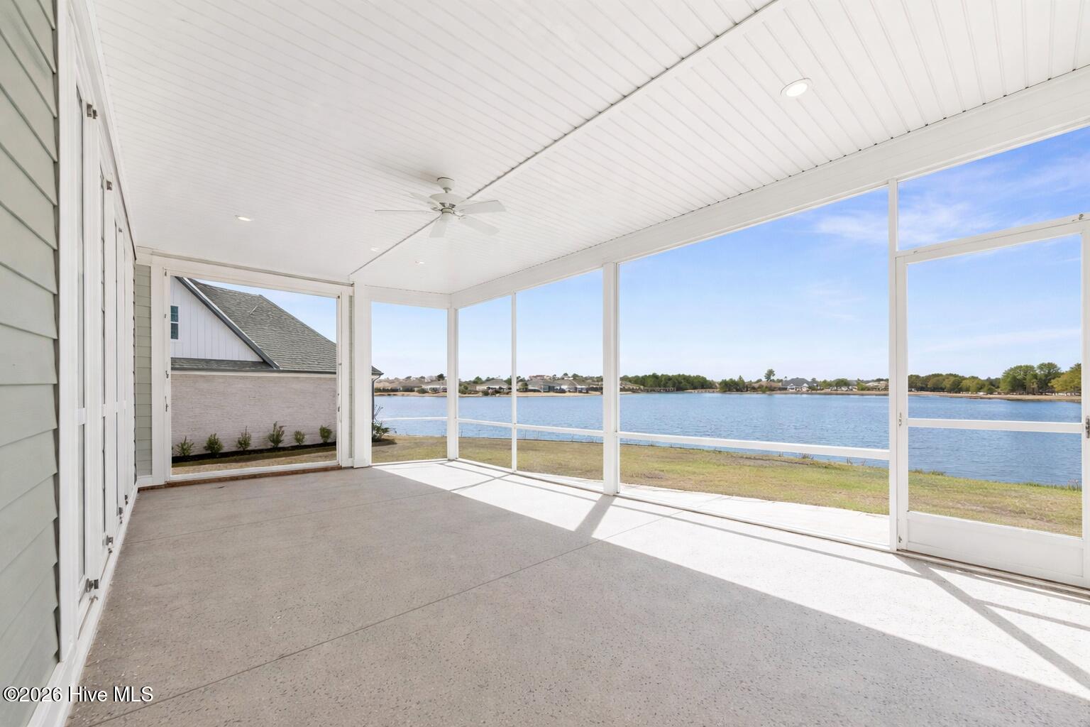 100556989 | Photo 21