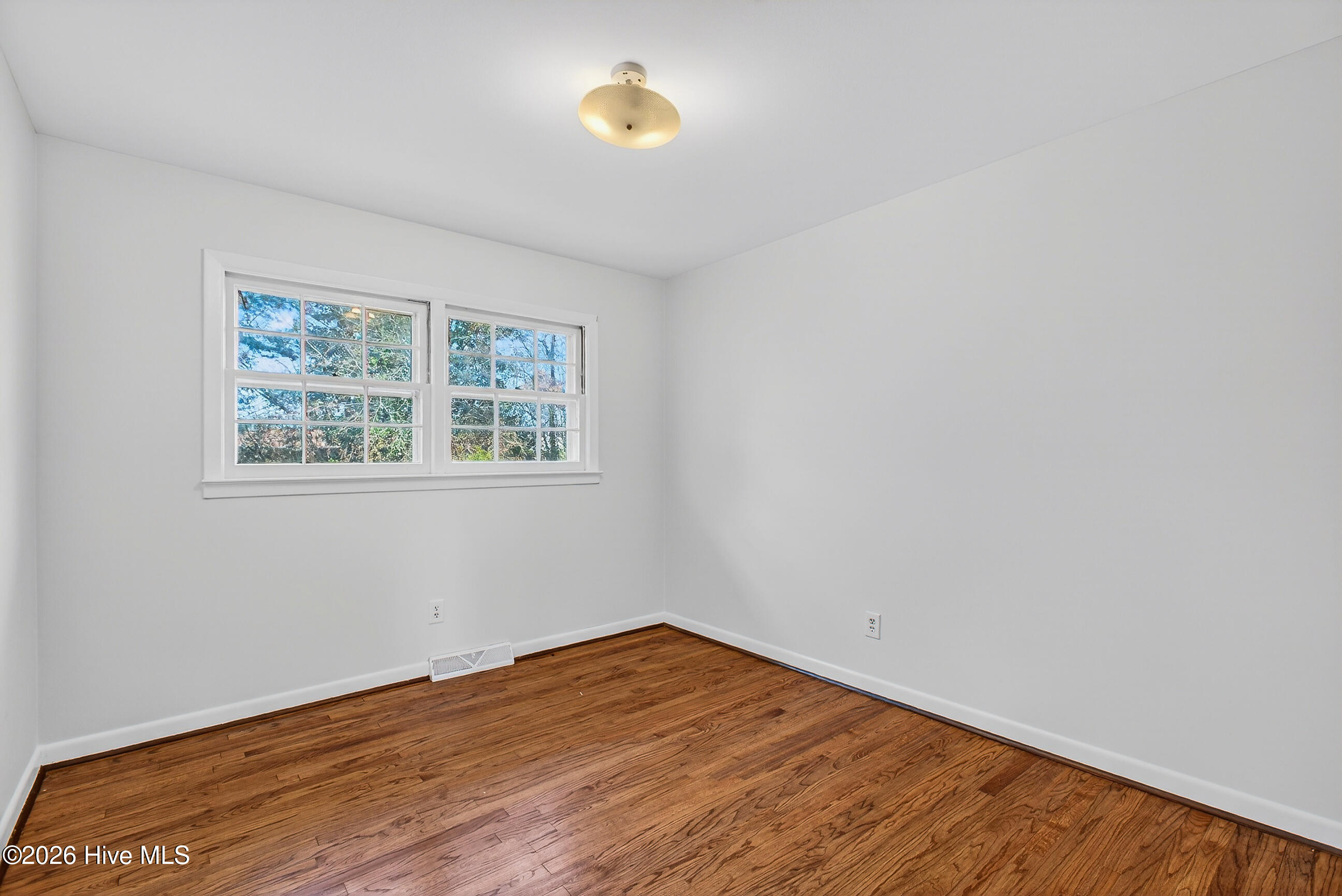 100548057 | Photo 26