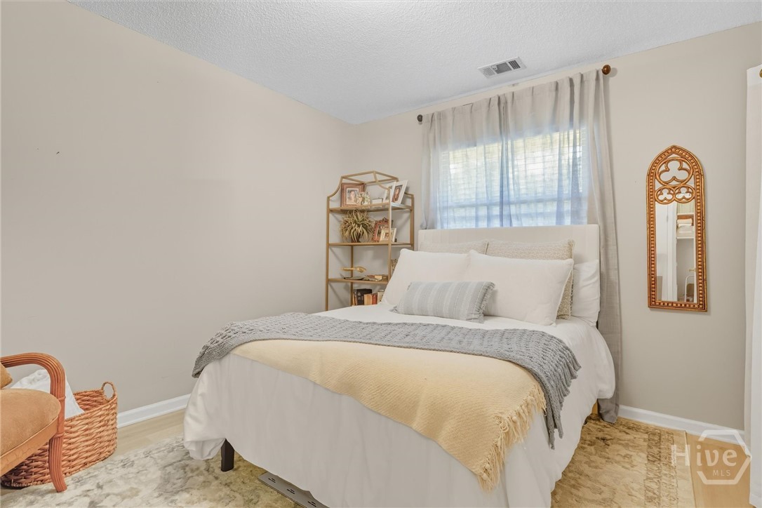 Second bedroom.