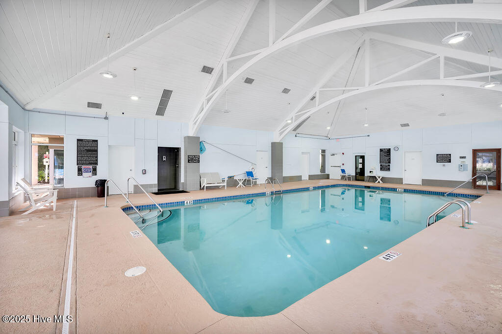 100535984 | Photo 150