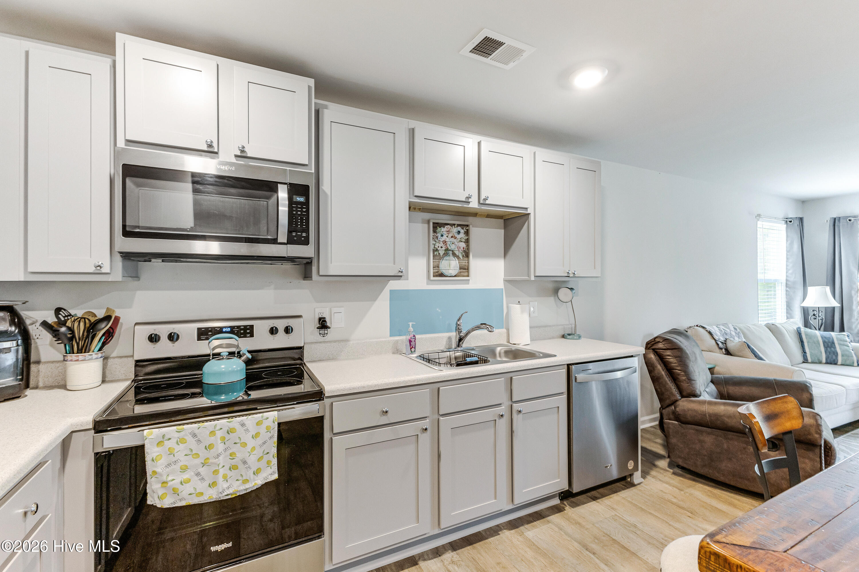 100560906 | Photo 16