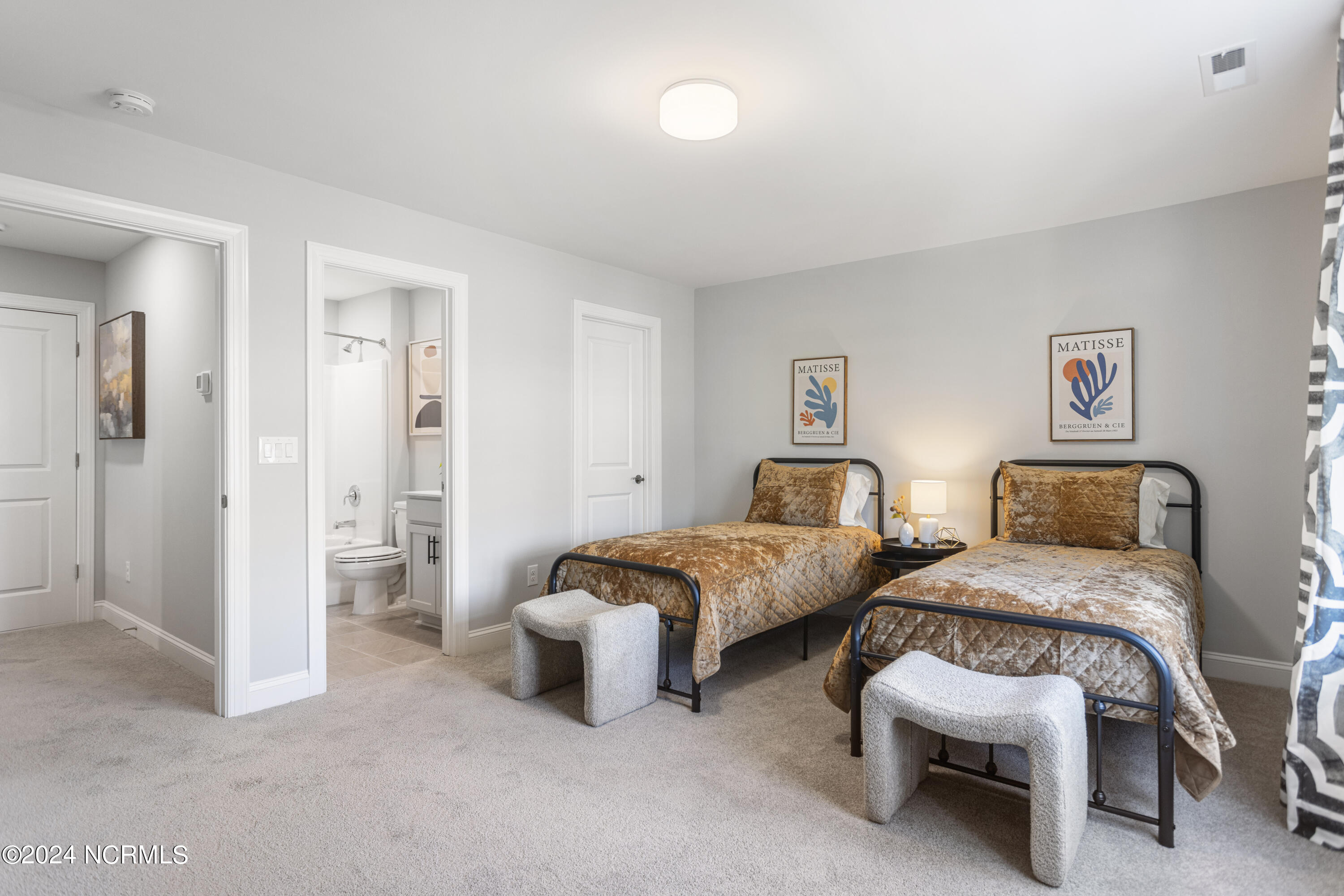 100568554 | Photo 49