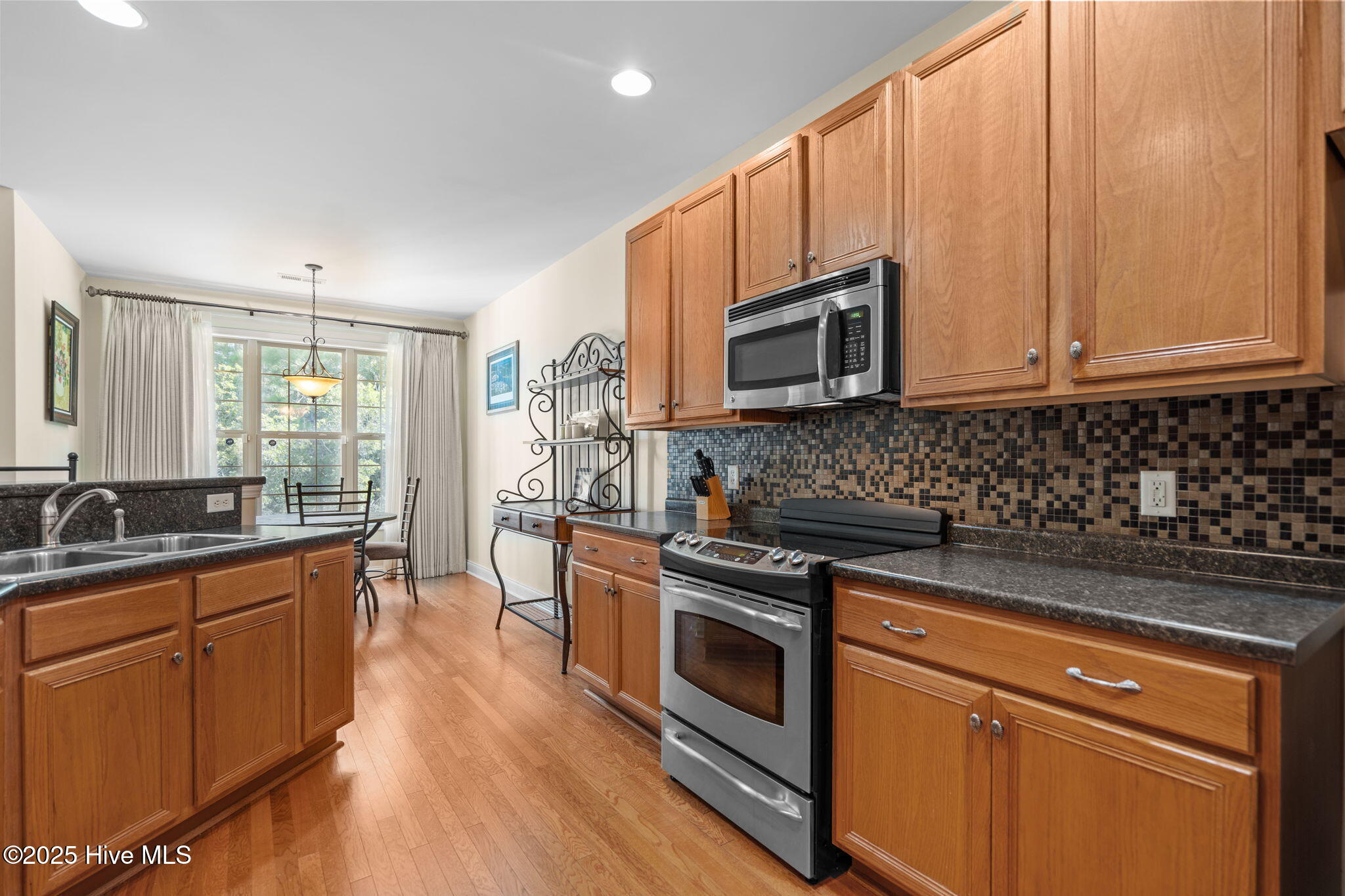 100525755 | Photo 16