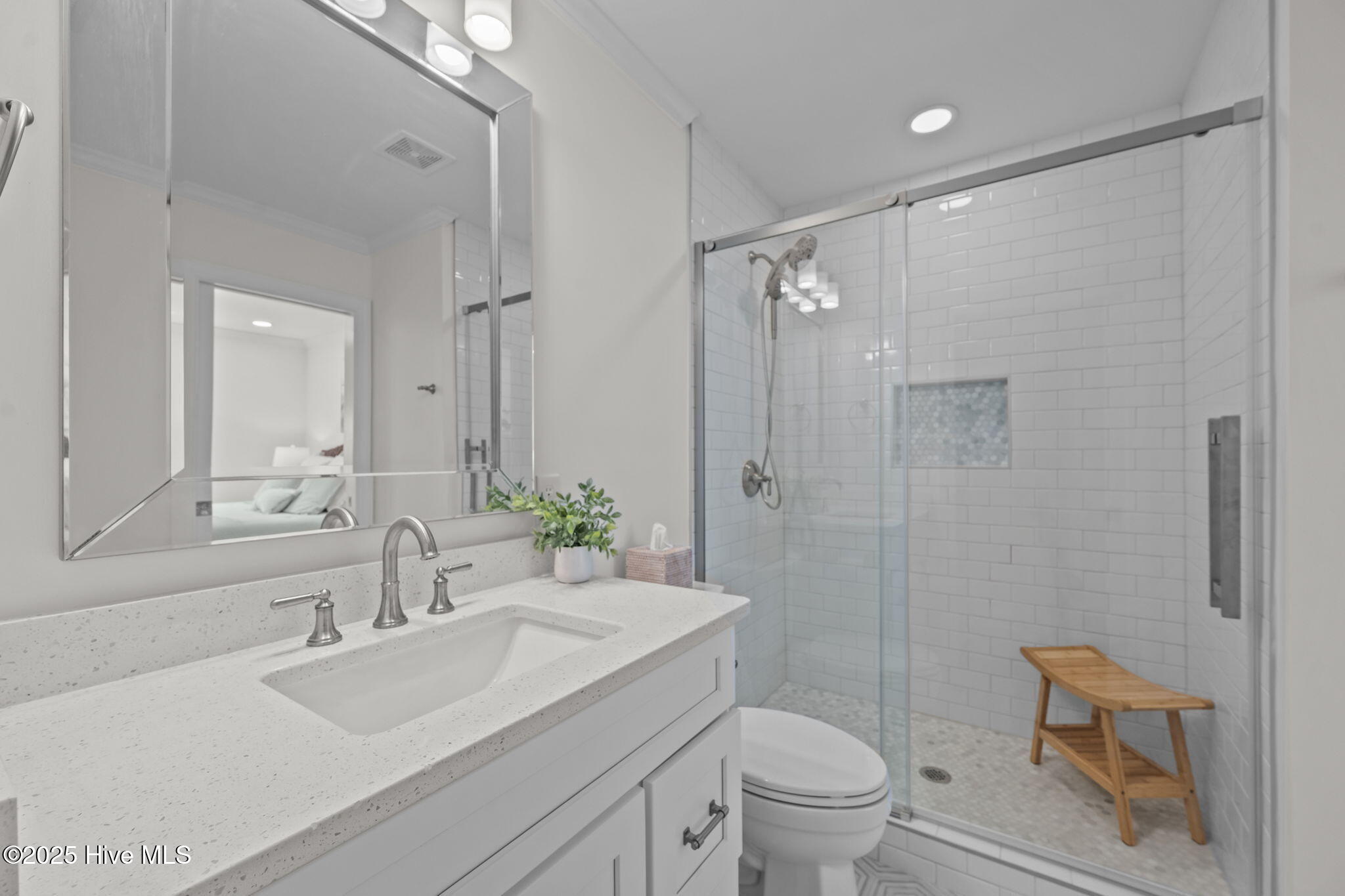 100520970 | Photo 24