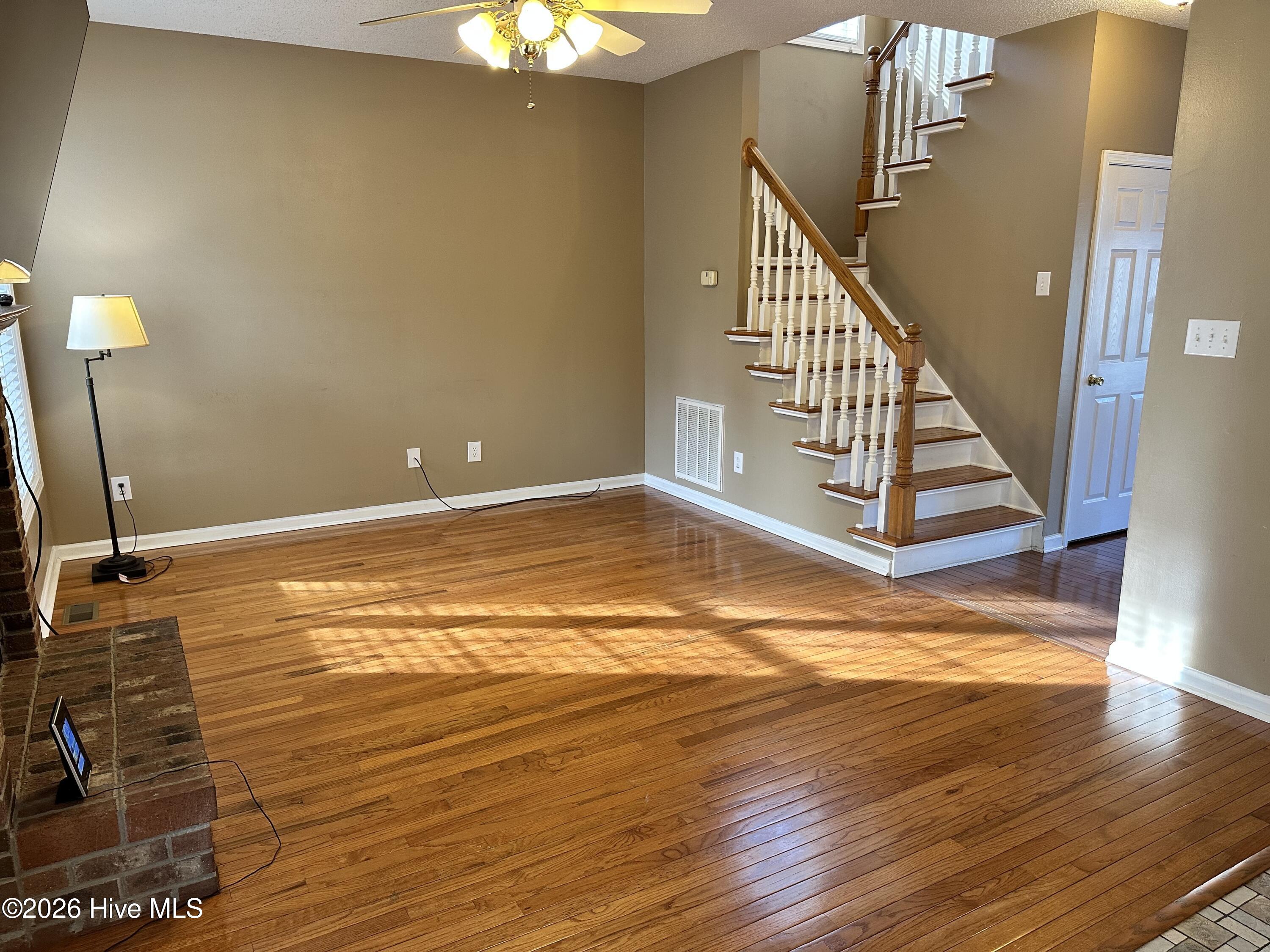 100551305 | Photo 15