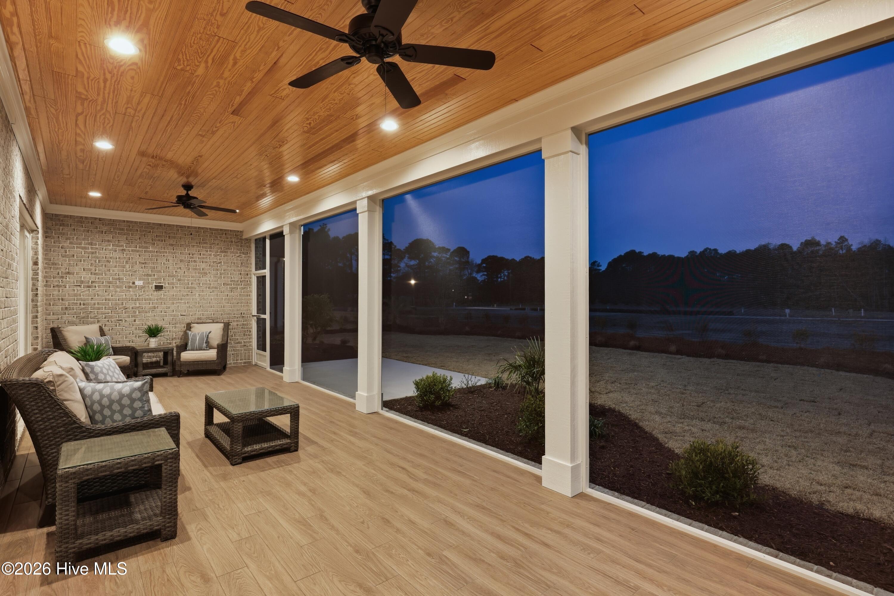 100550201 | Photo 30