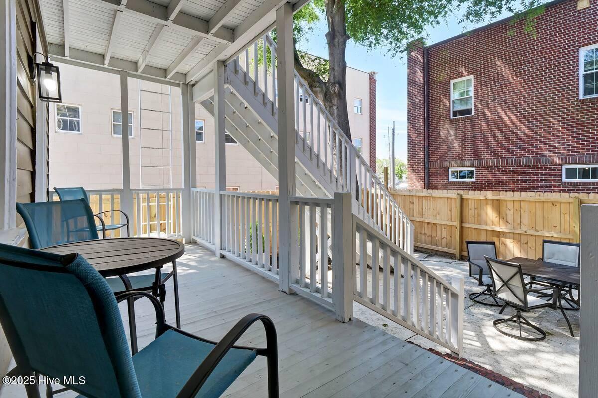 100542130 | Photo 22