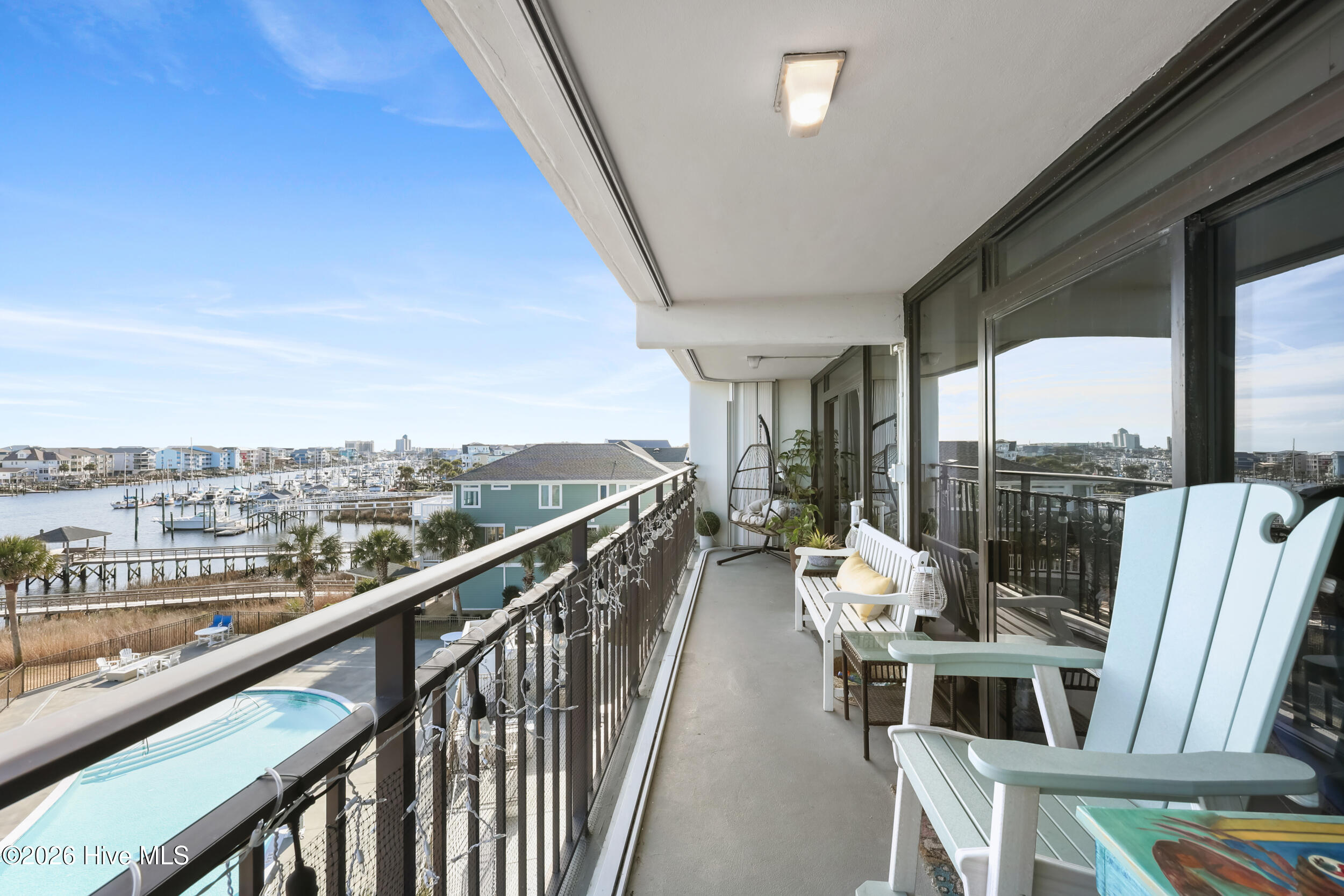 100550750 | Photo 12