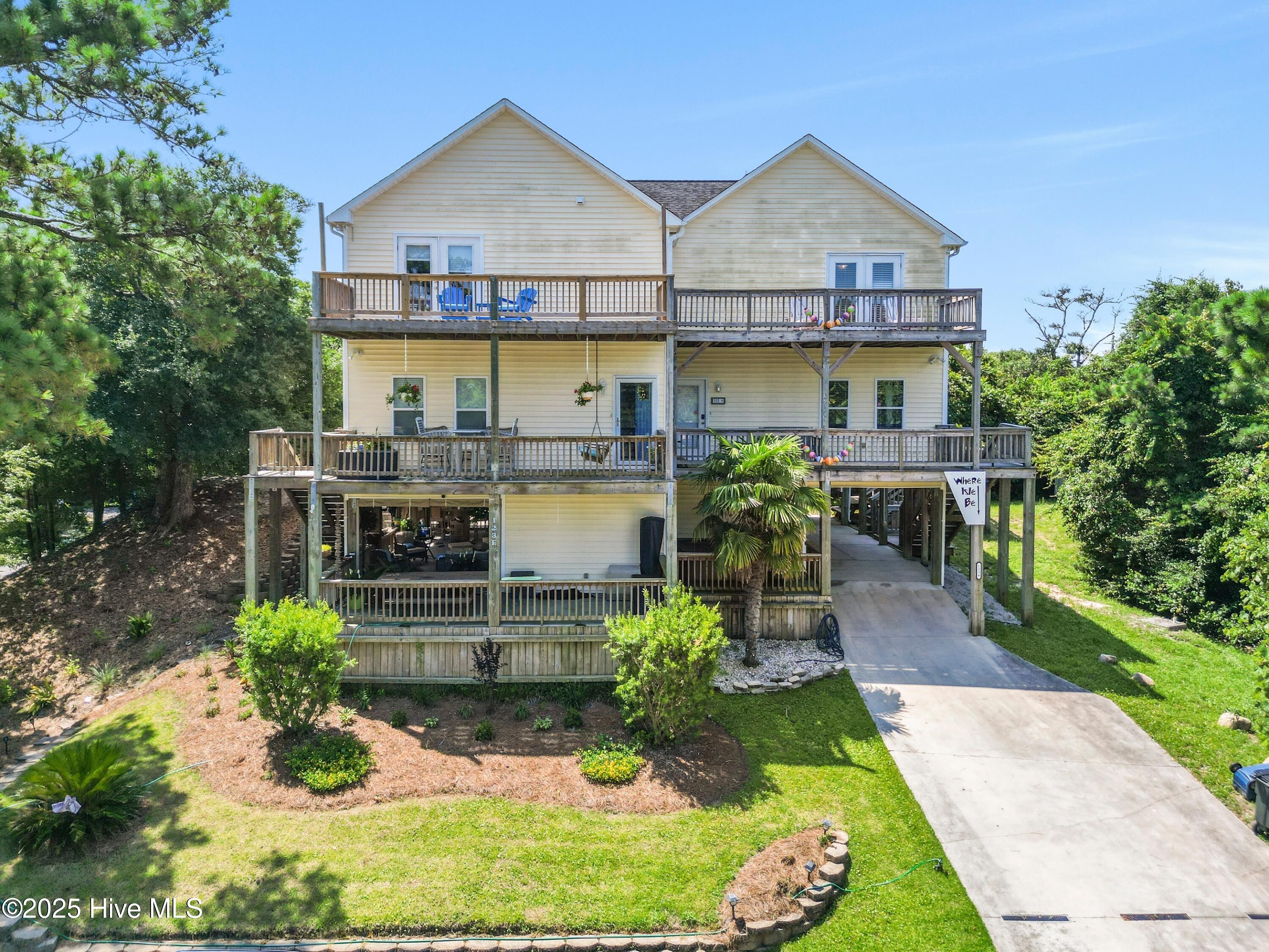 Homes for sale in Emerald Isle, NC | 123 W Sandbur Dr, Emerald Isle, NC 28594 | MLS# 100517564