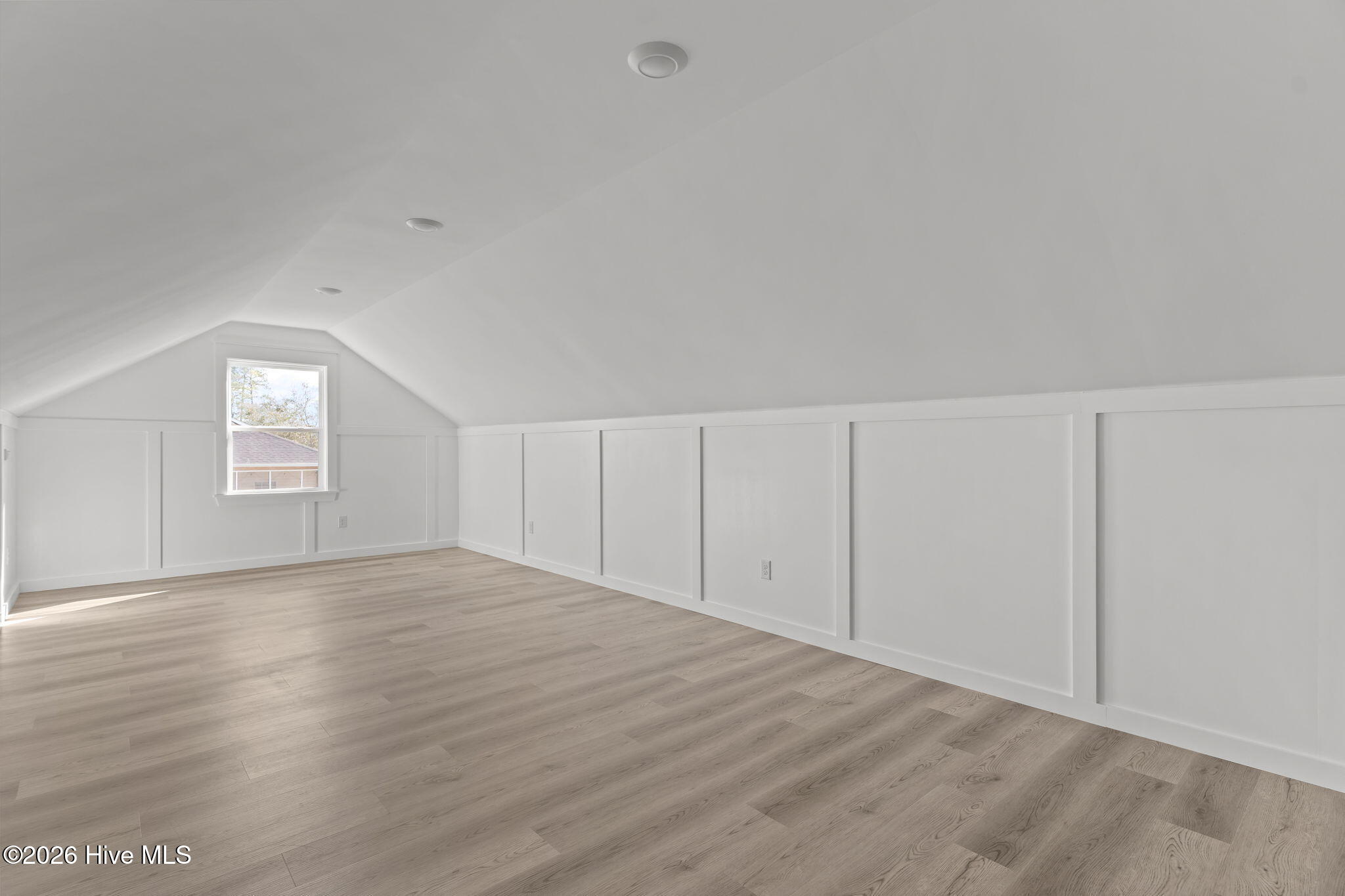 100549320 | Photo 33