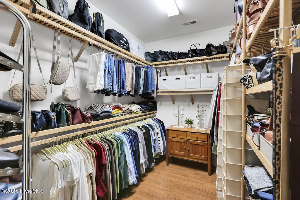 100544404 | Photo 33