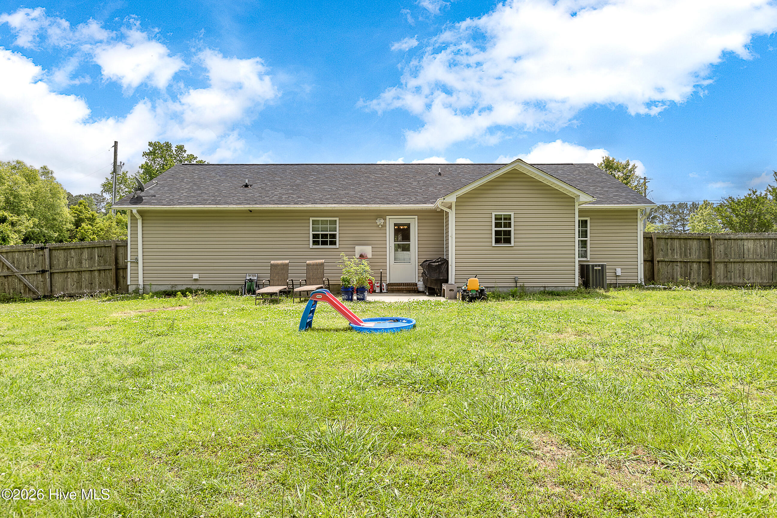 100562939 | Photo 18