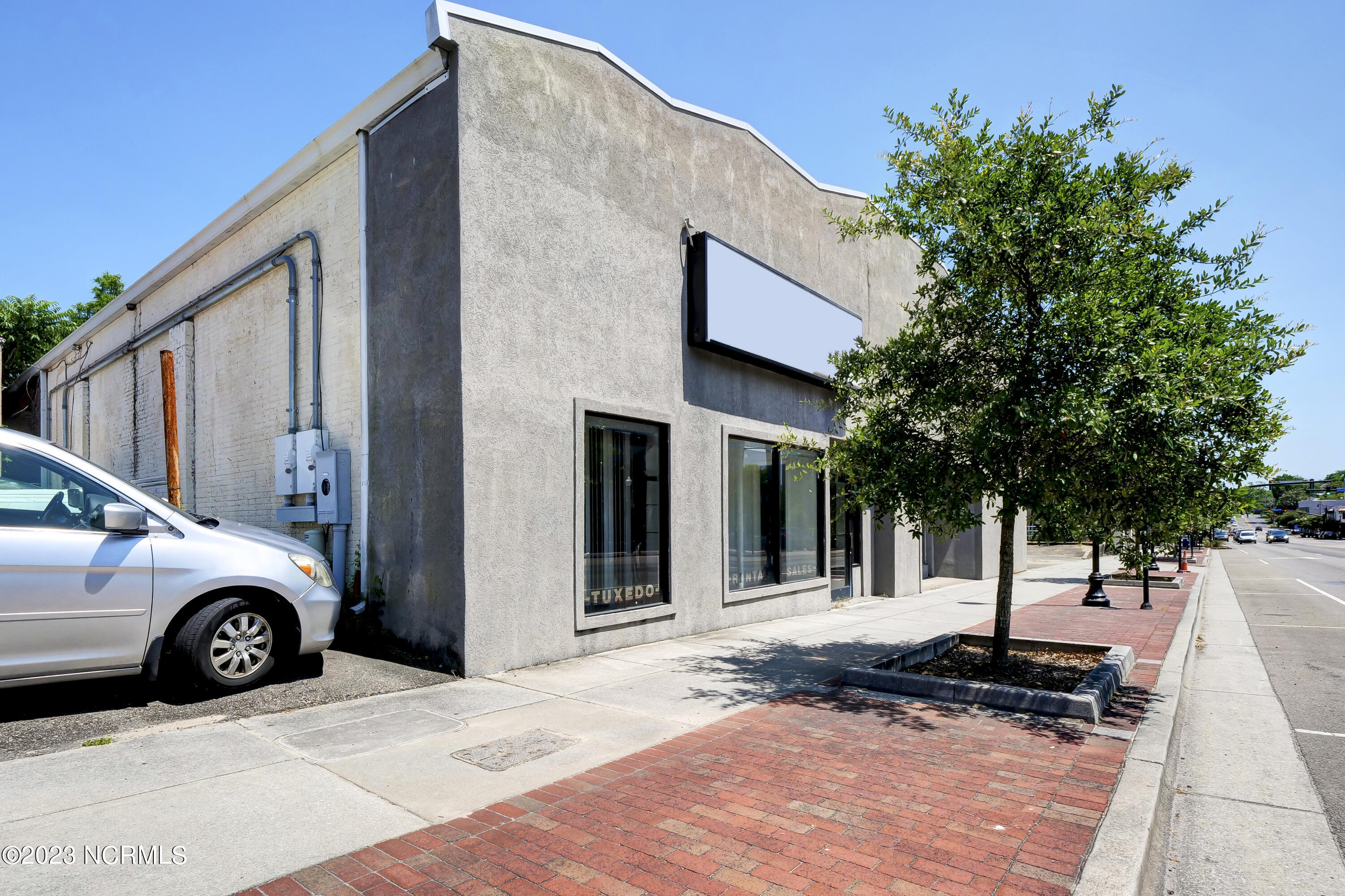 100389934 | Photo 14