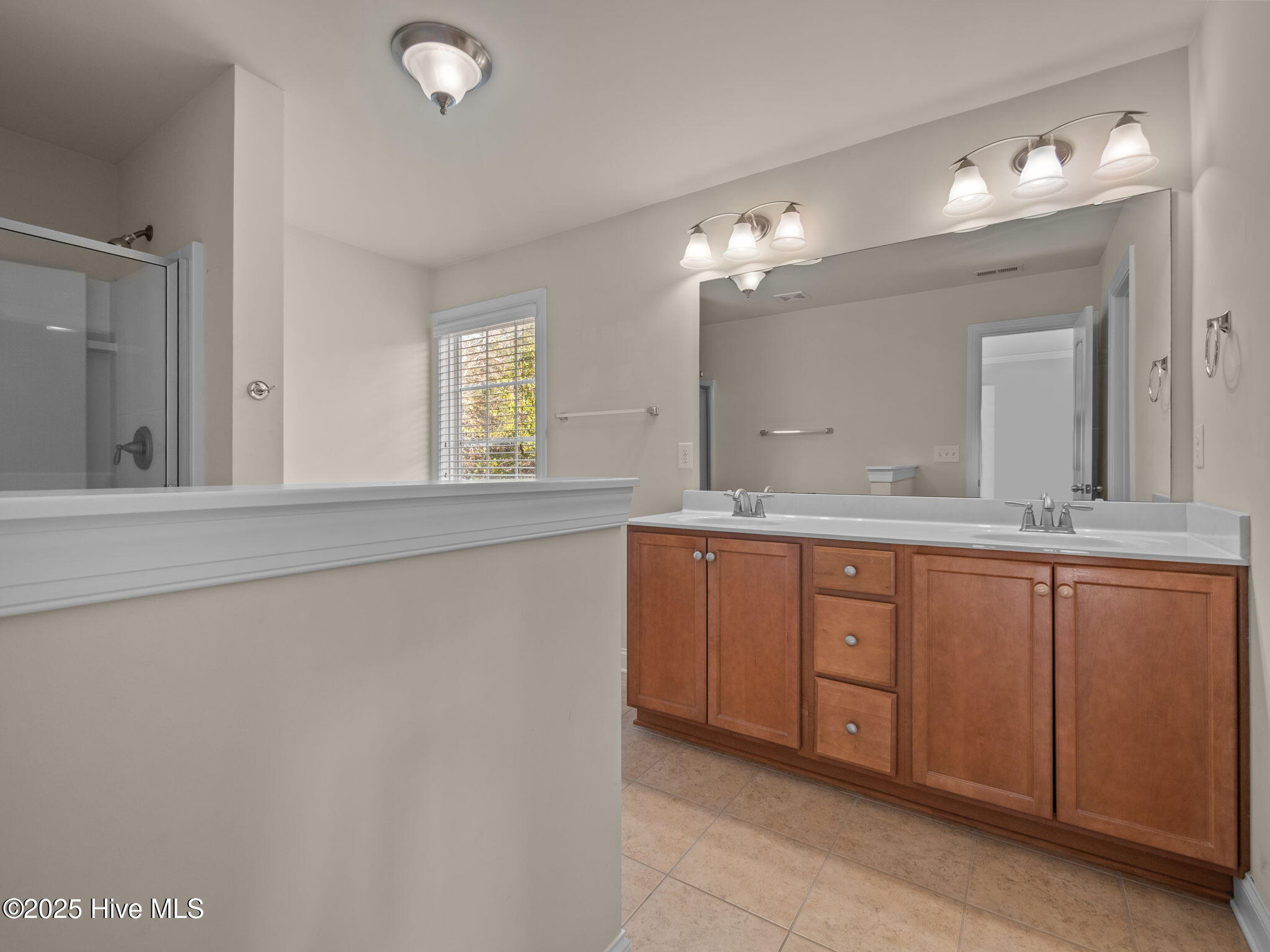 100545403 | Photo 25