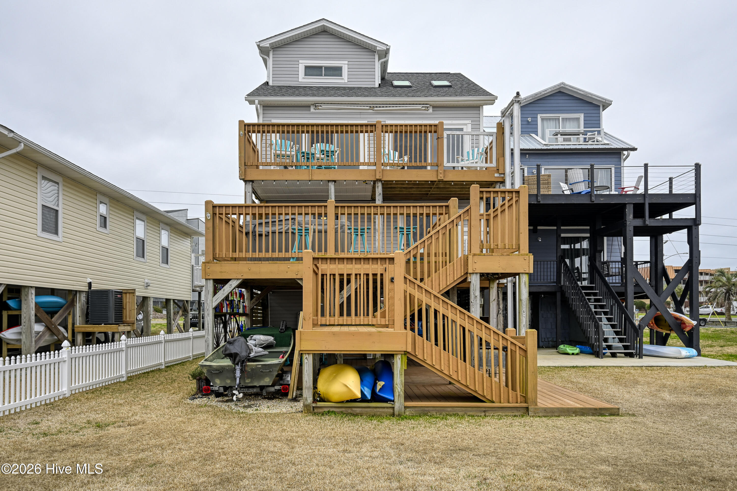 100558069 | Photo 62