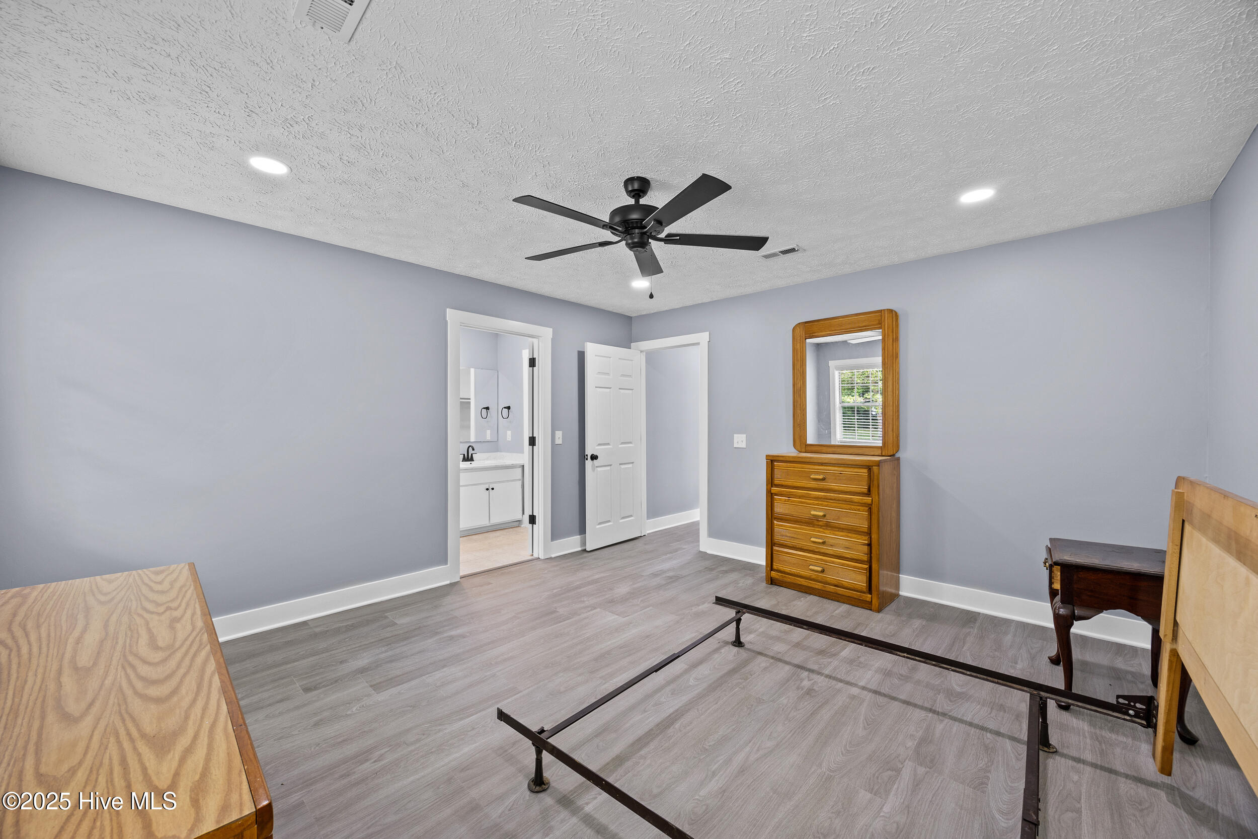 100521133 | Photo 37