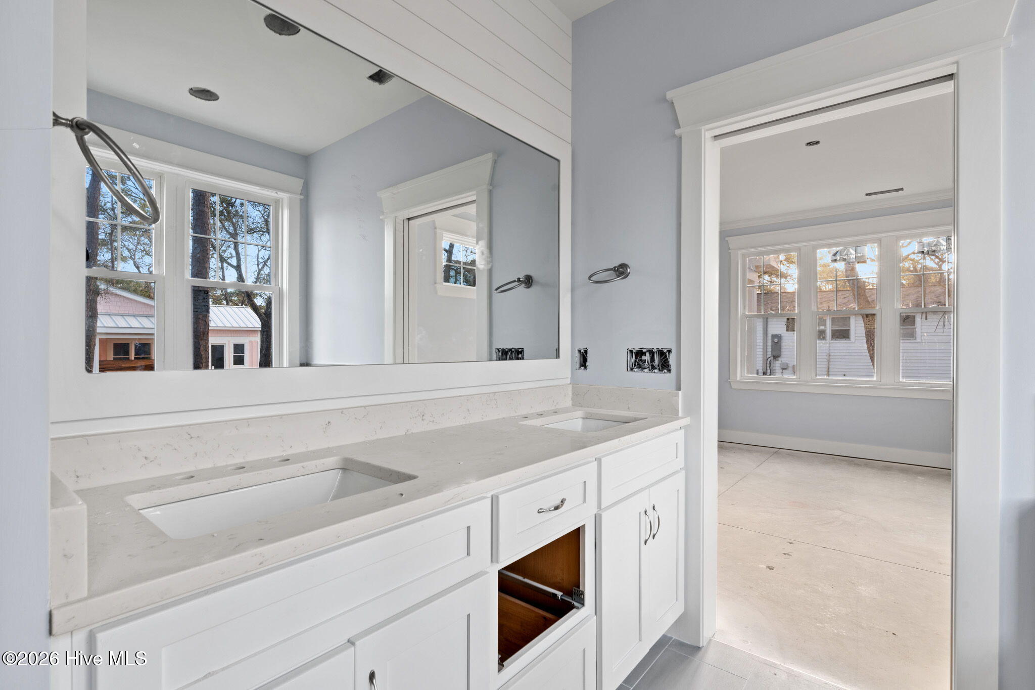 100546665 | Photo 28