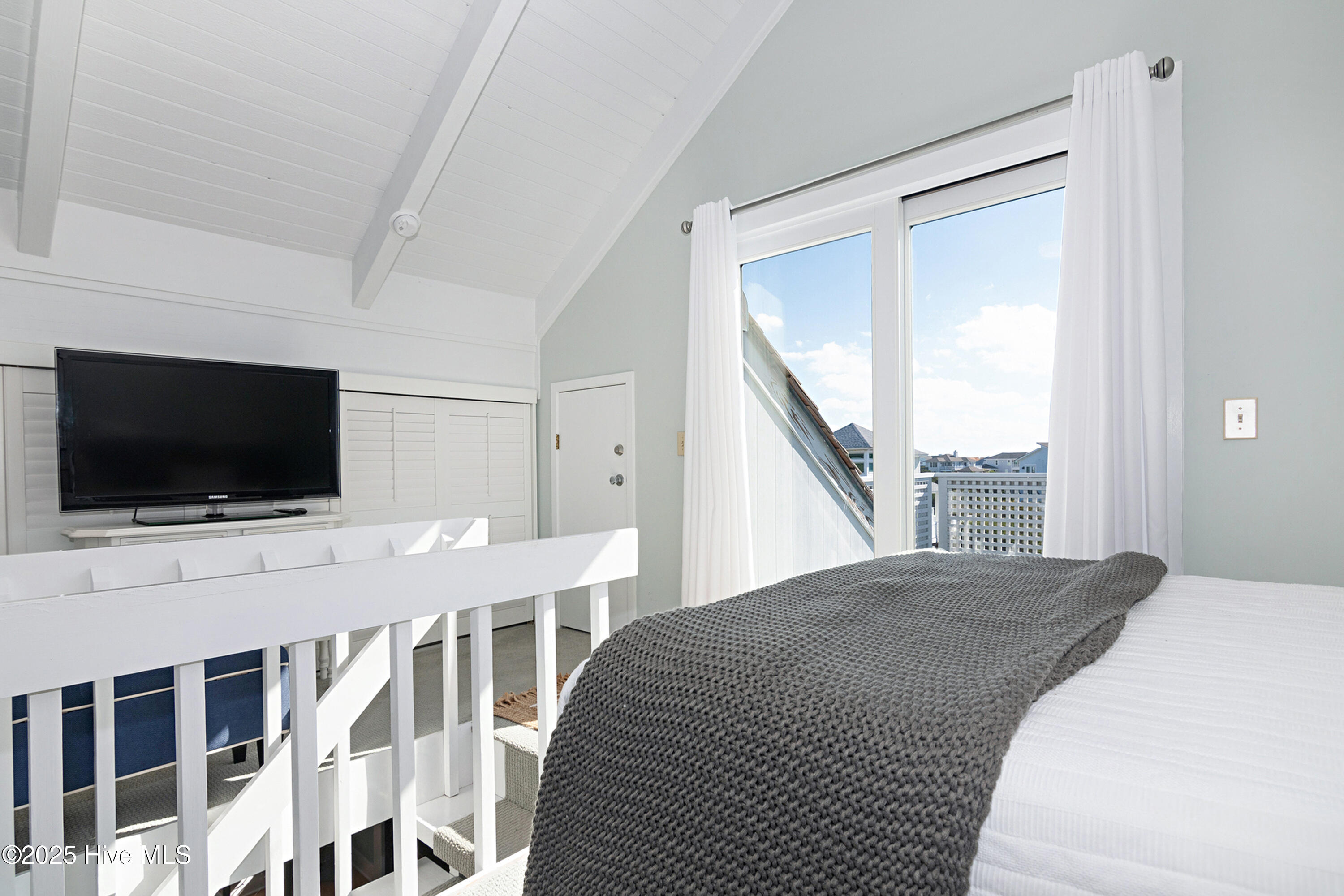 100526215 | Photo 38