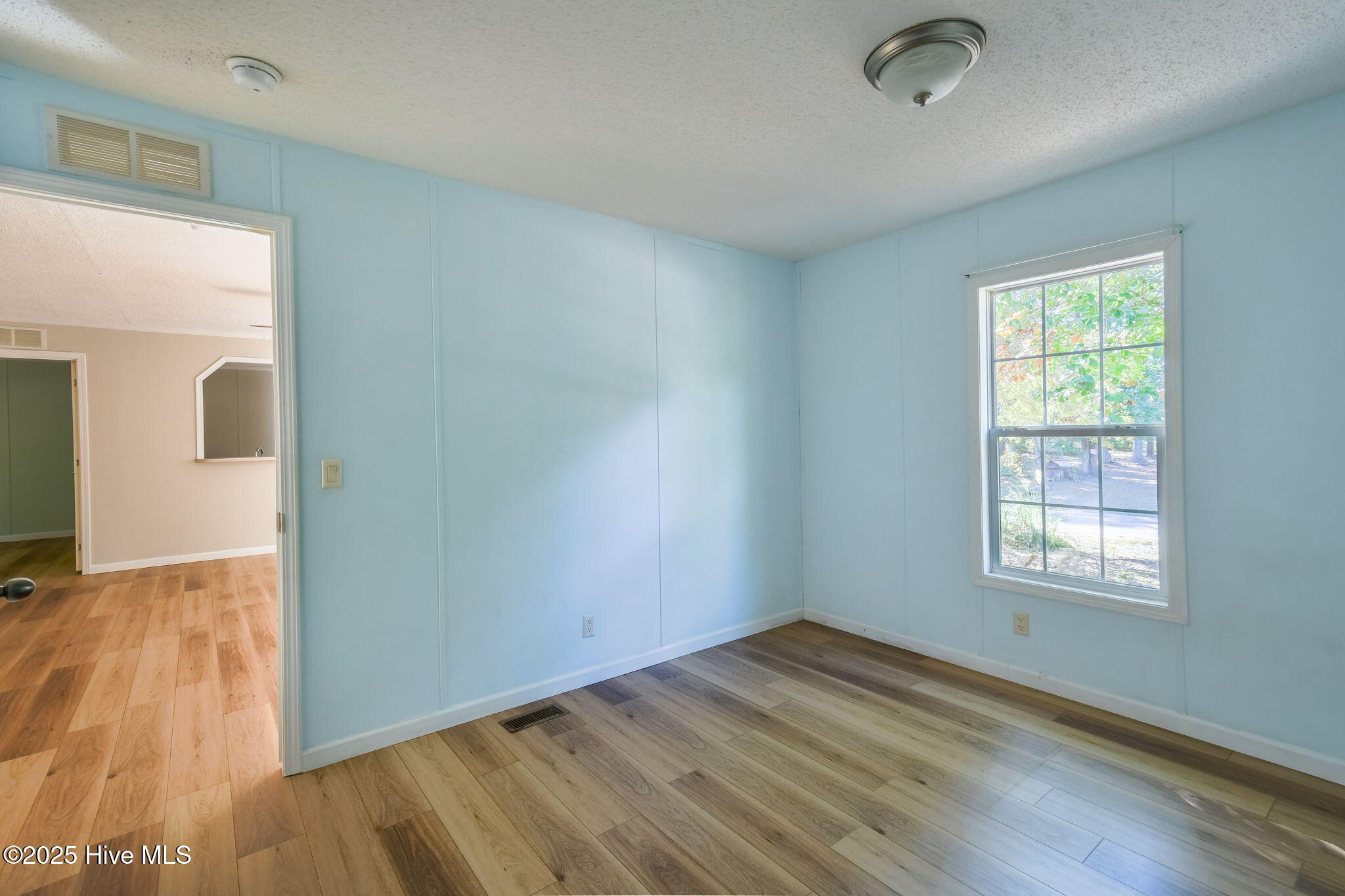 100544289 | Photo 14