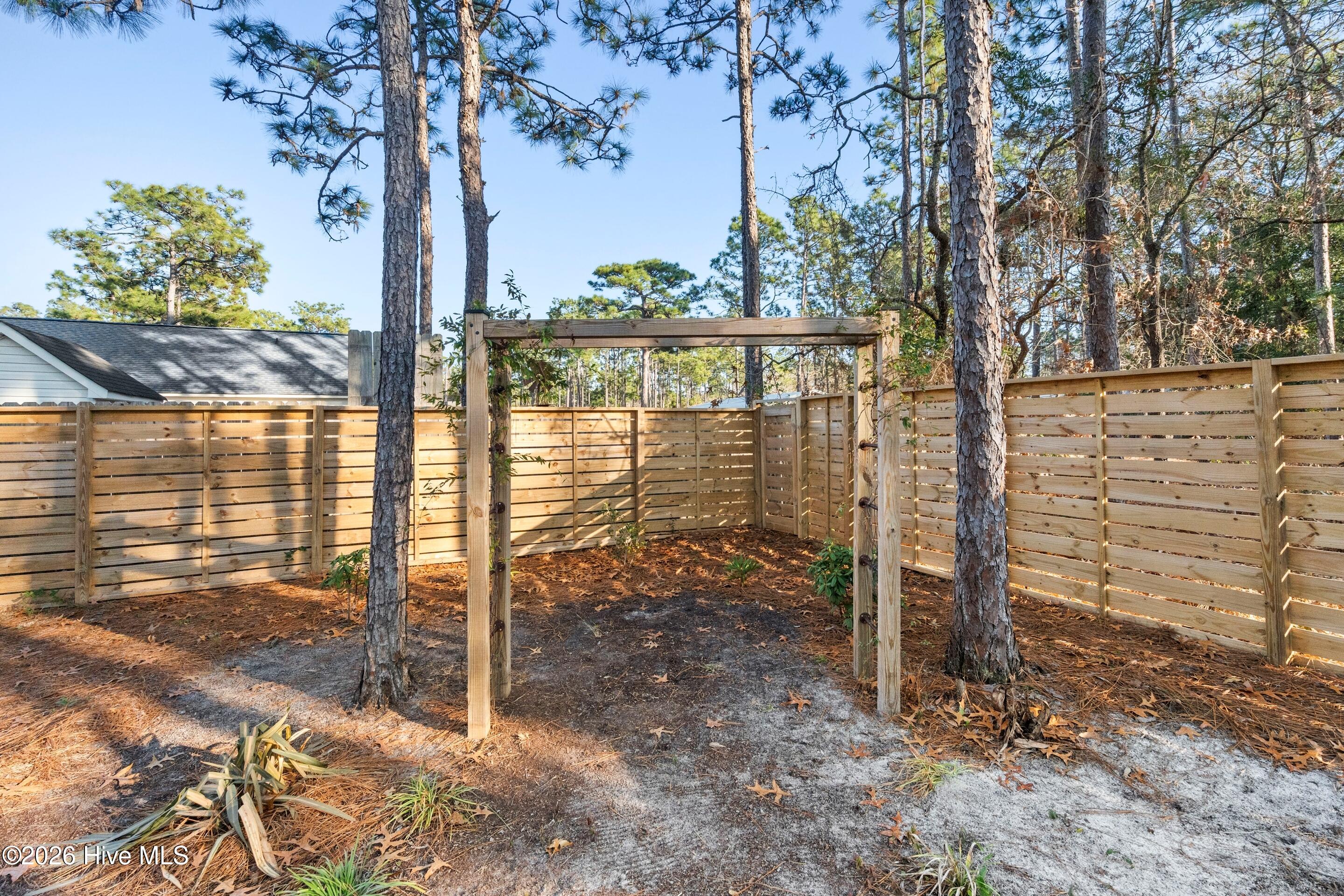 100548335 | Photo 42