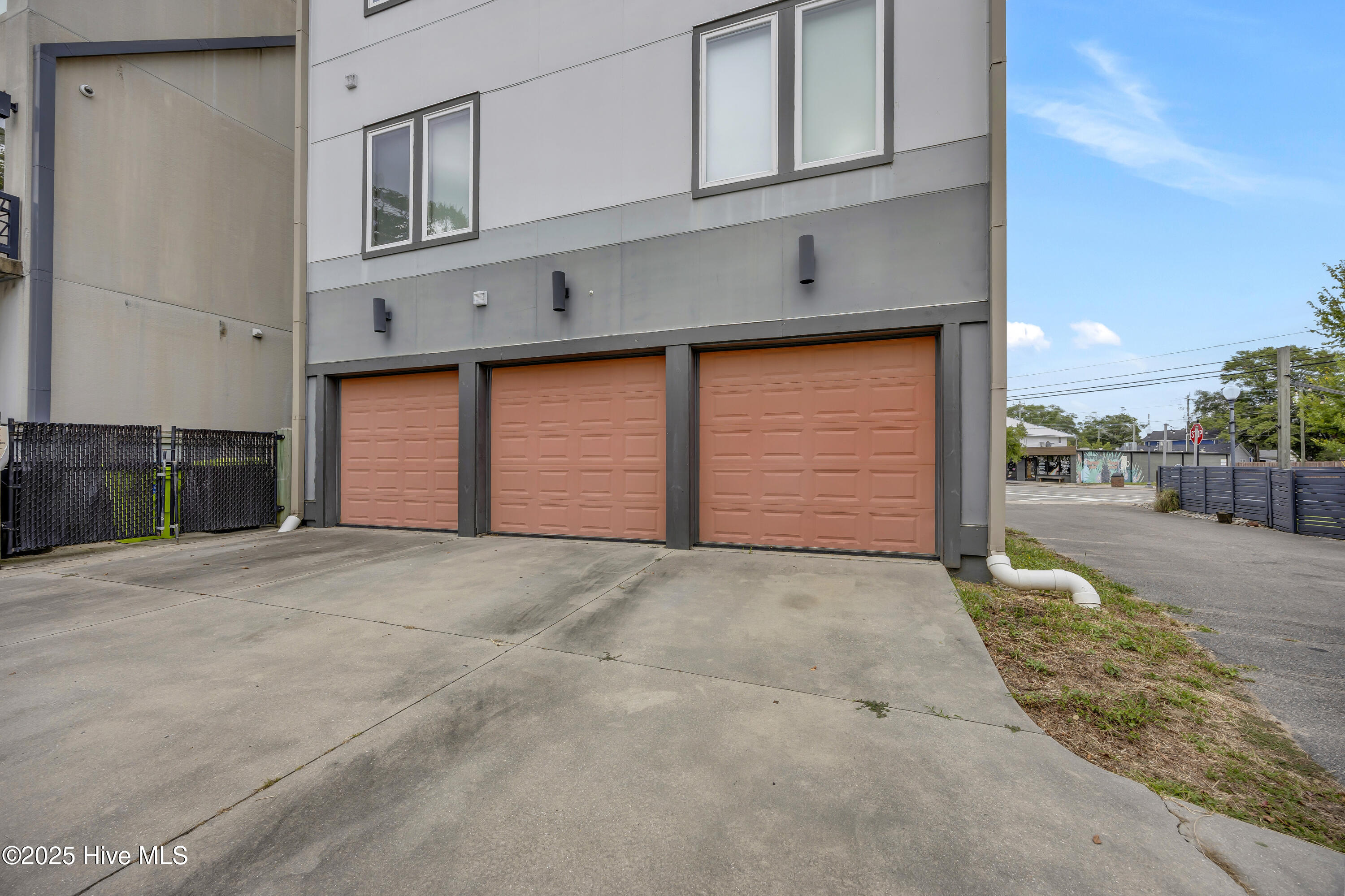 100561607 | Photo 29