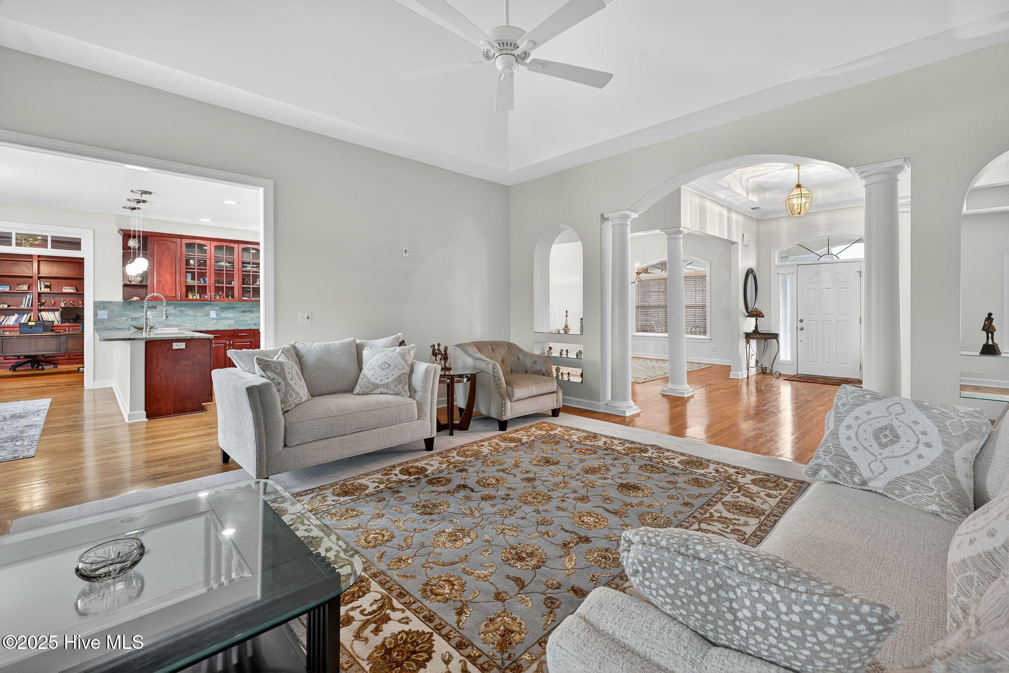 100522503 | Photo 13