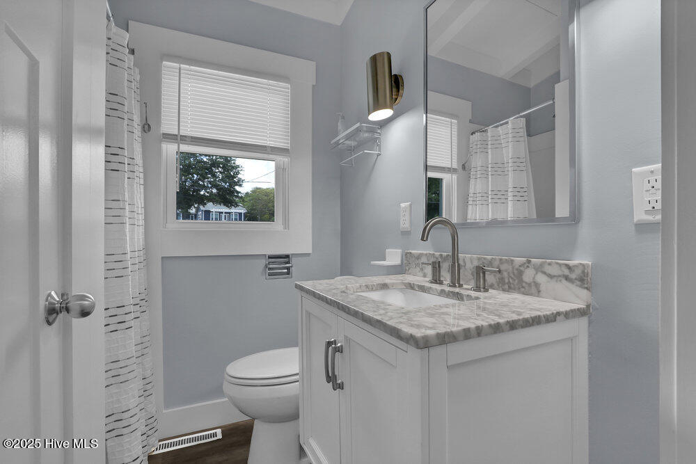 100556855 | Photo 14