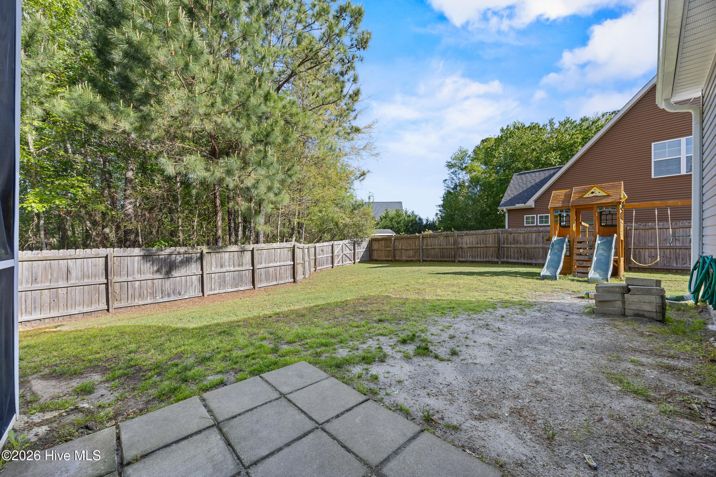 100567272 | Photo 41