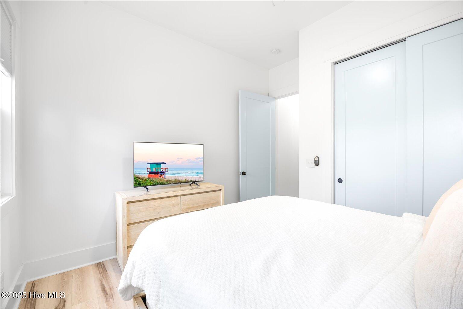 100544003 | Photo 40